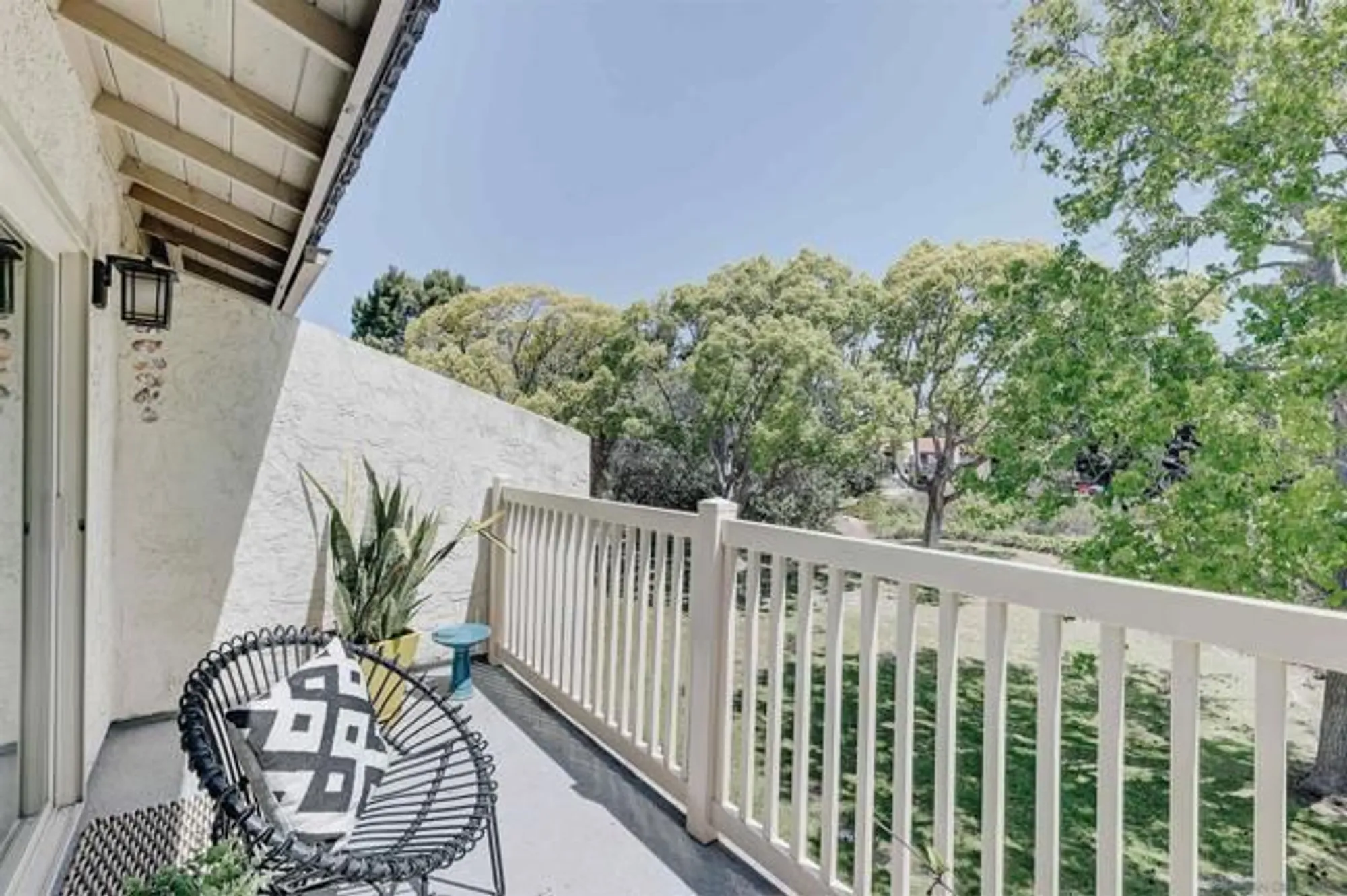 Property Slideshow image 4 of 48 | 1982 fairlee dr, Encinitas, CA, 92024