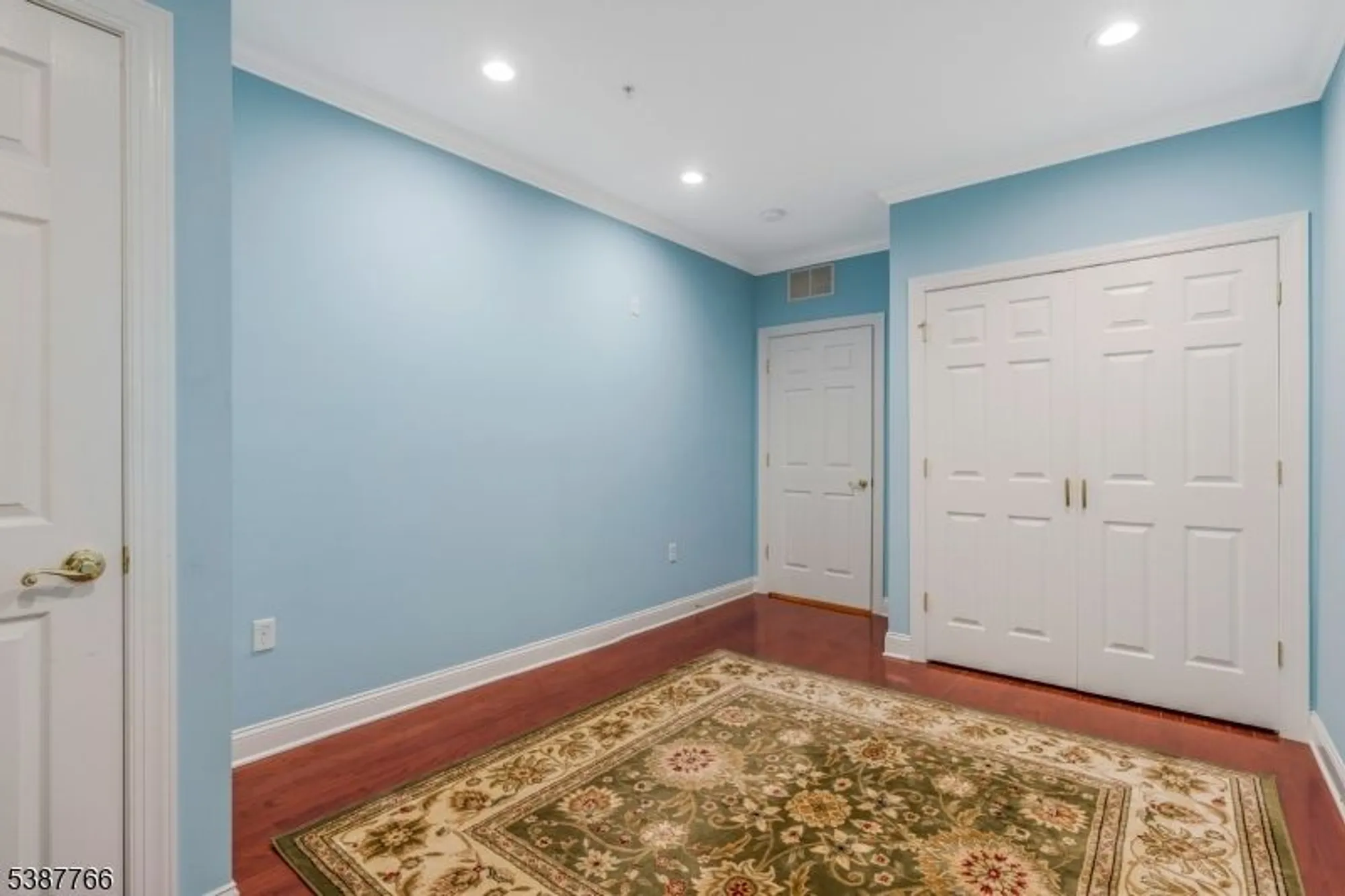 Property Slideshow image 19 of 27 | 259 victoria dr, Bridgewater, NJ, 08807
