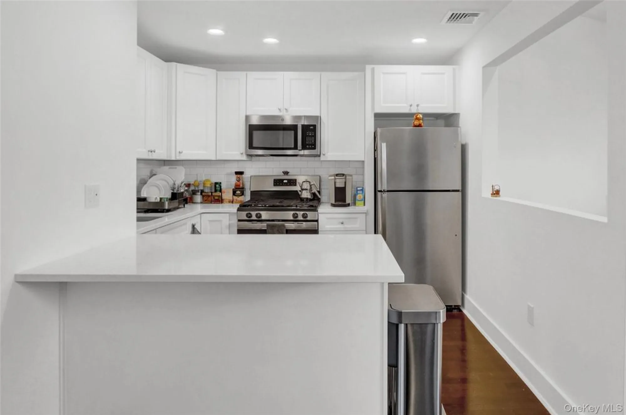 Property Slideshow image 8 of 25 | 704 breton way # 704, Glen Cove, NY, 11542