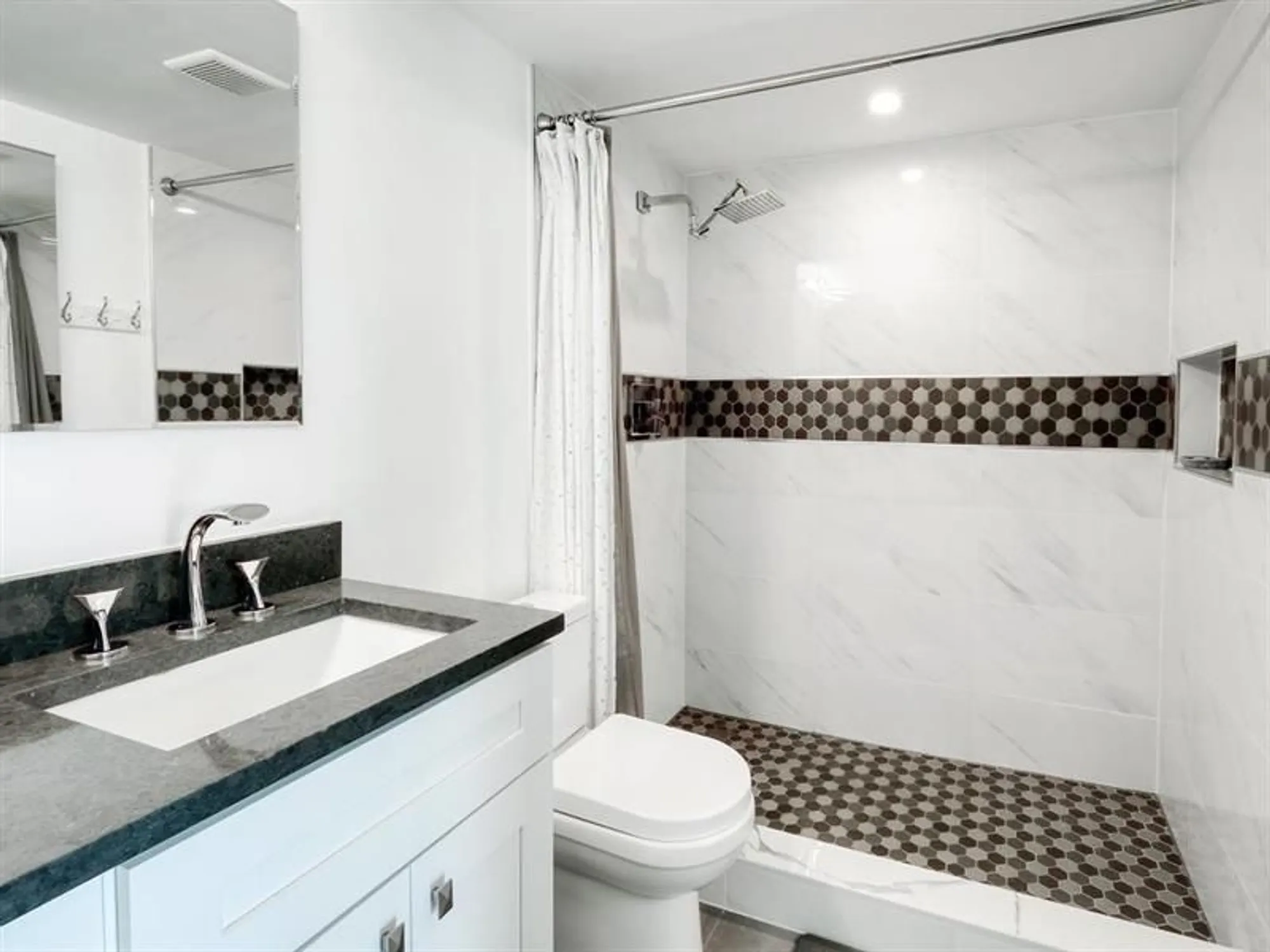 Property Slideshow image 18 of 31 | 3004 portofino isle b2, Coconut Creek, FL, 33066