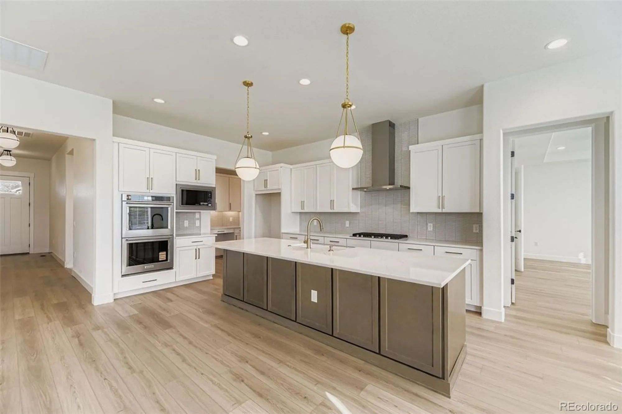 Property Slideshow image 8 of 28 | 9046 s shawnee ct, Aurora, CO, 80016