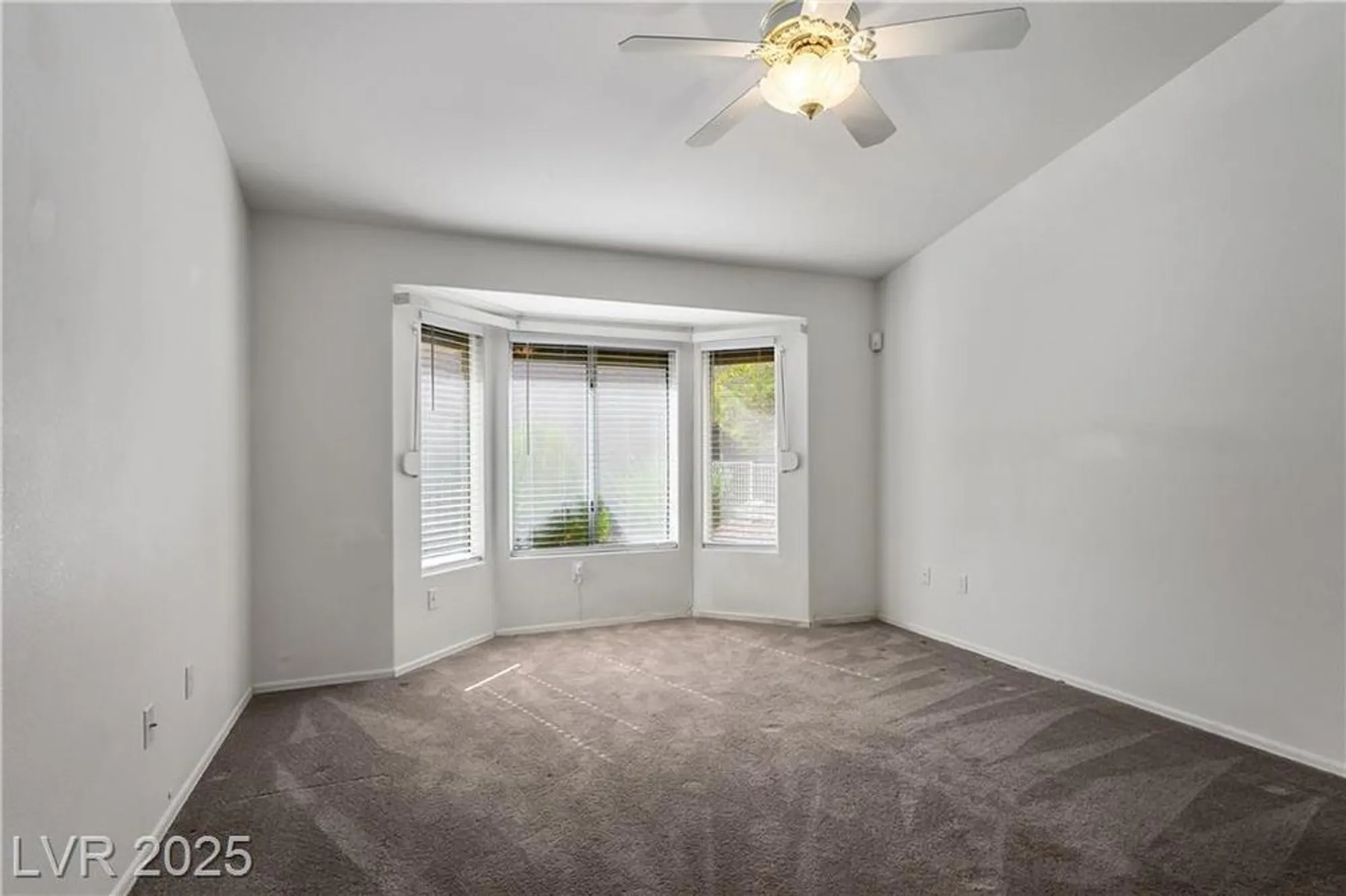 Property Slideshow image 16 of 74 | 10505 linden wood ct, Las Vegas, NV, 89134
