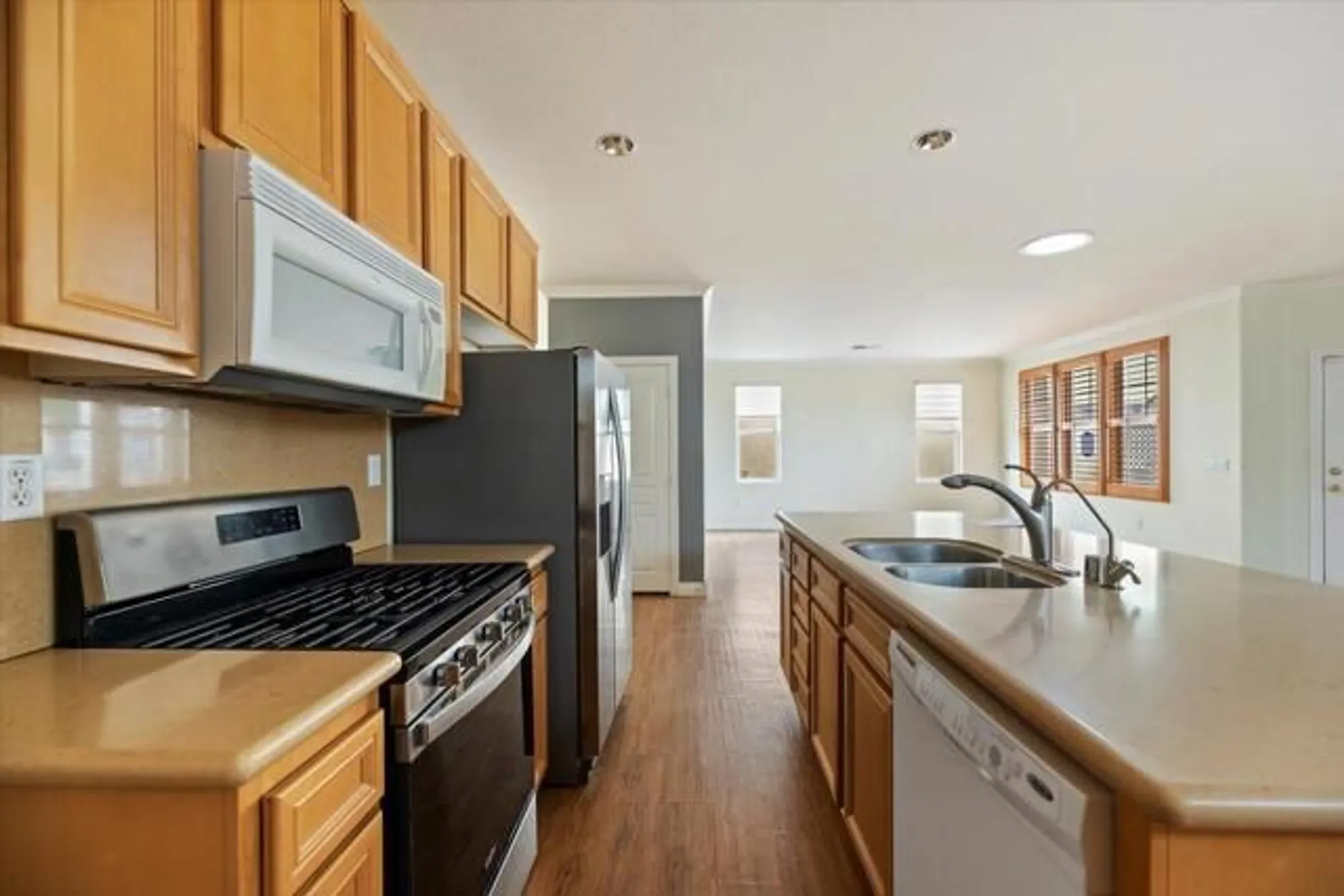 Property Slideshow image 21 of 44 | 1563 quiet crk, Beaumont, CA, 92223