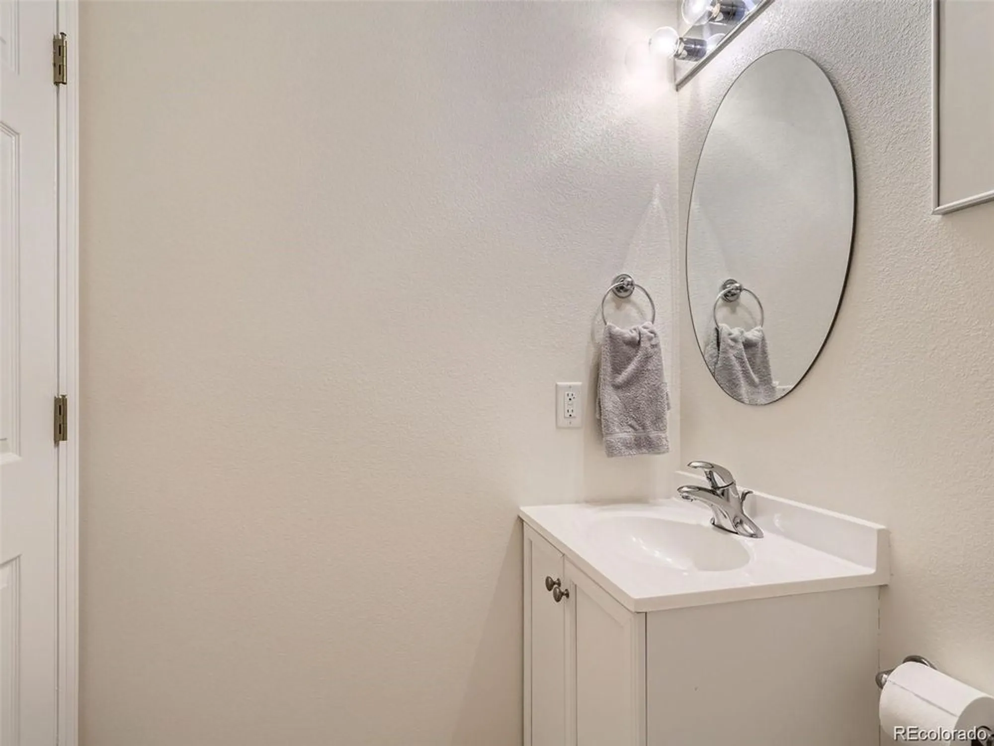 Property Slideshow image 13 of 22 | 21931 e canyon pl, Aurora, CO, 80016