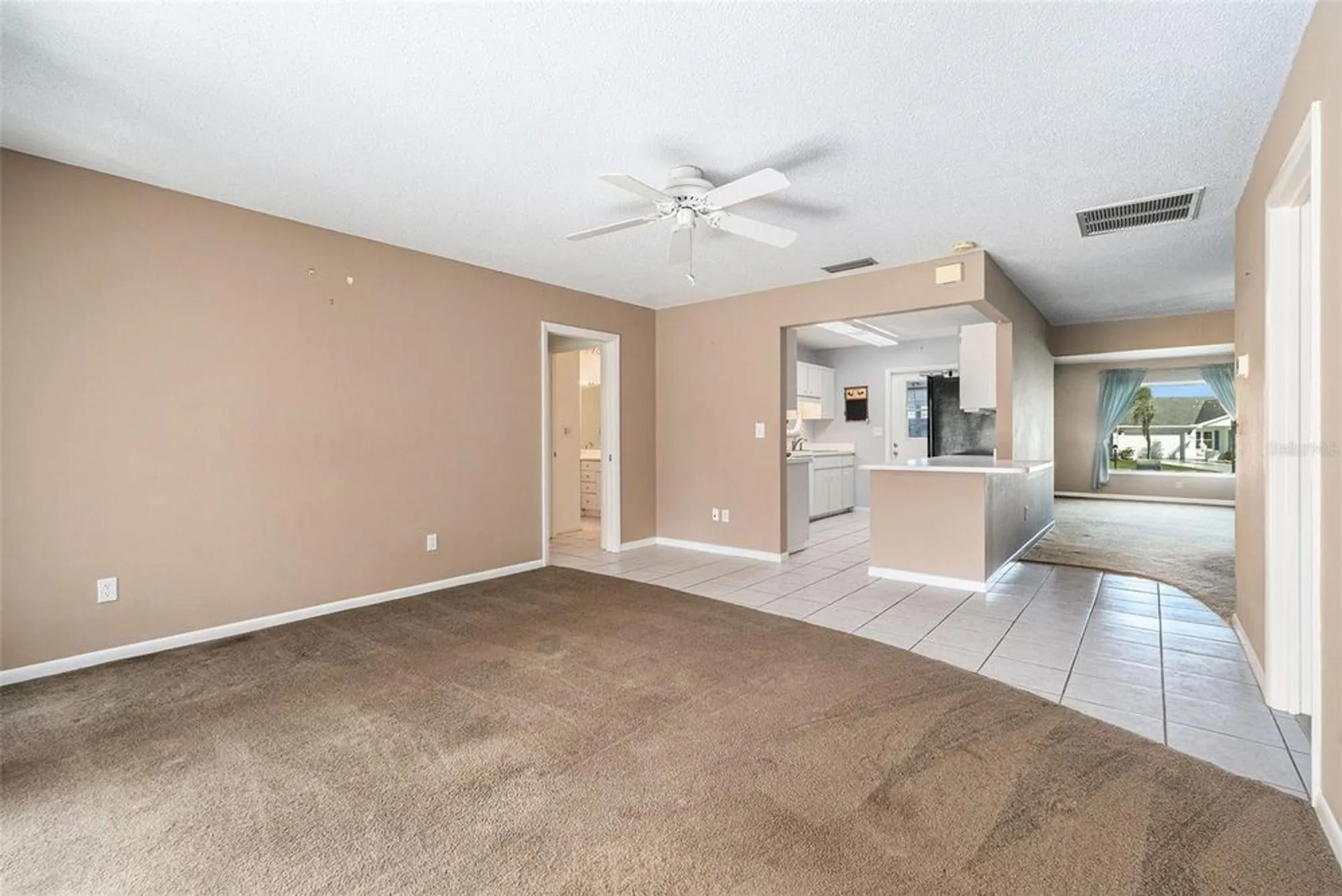 Property Slideshow image 11 of 35 | 382 club manor dr, Sun City Center, FL, 33573