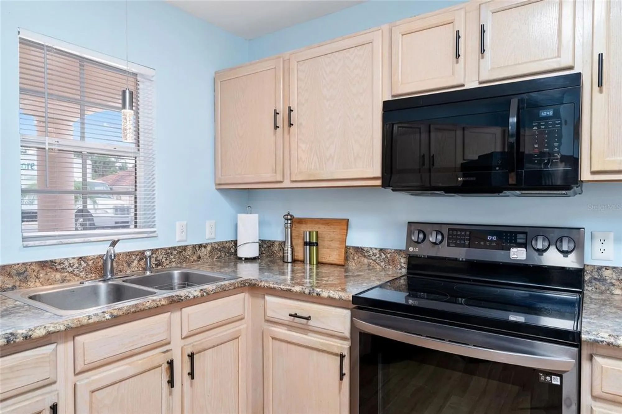 Property Slideshow image 26 of 65 | 906 santa anna ln, The Villages, FL, 32159