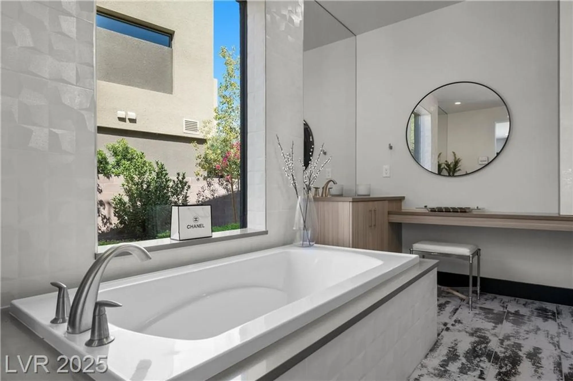 Property Slideshow image 9 of 99 | 5 highland cove ln, Henderson, NV, 89011