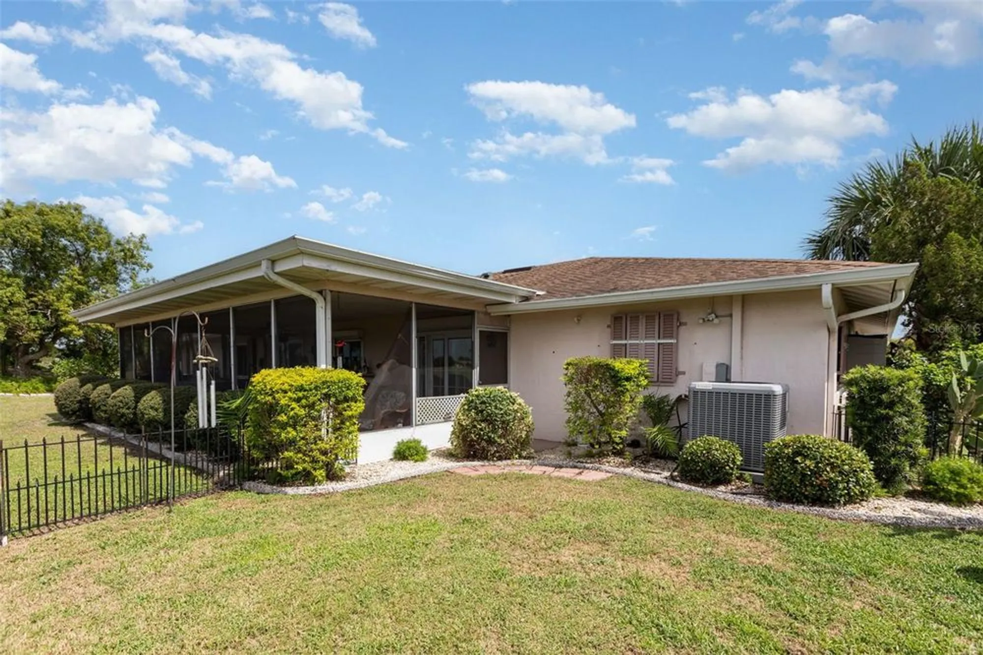 Property Slideshow image 30 of 48 | 305 cranston pl, Sun City Center, FL, 33573