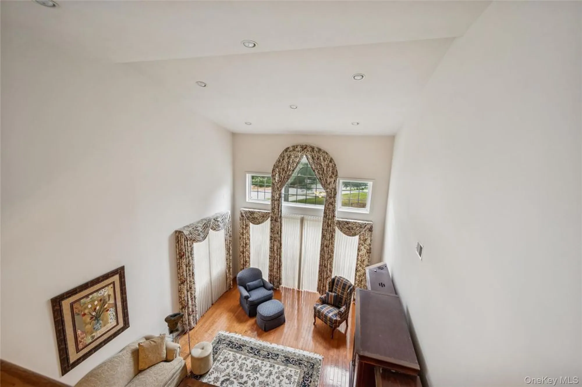 Property Slideshow image 13 of 20 | 652 balfour pl, Melville, NY, 11747