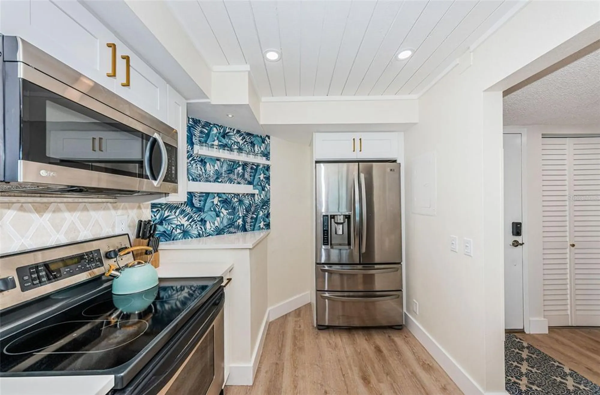 Property Slideshow image 10 of 50 | 6177 sun blvd apt 307, Saint Petersburg, FL, 33715