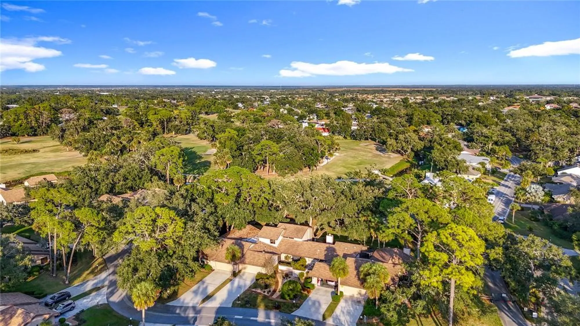 Property Slideshow image 6 of 43 | 4683 oak hollow dr 3, Sarasota, FL, 34241