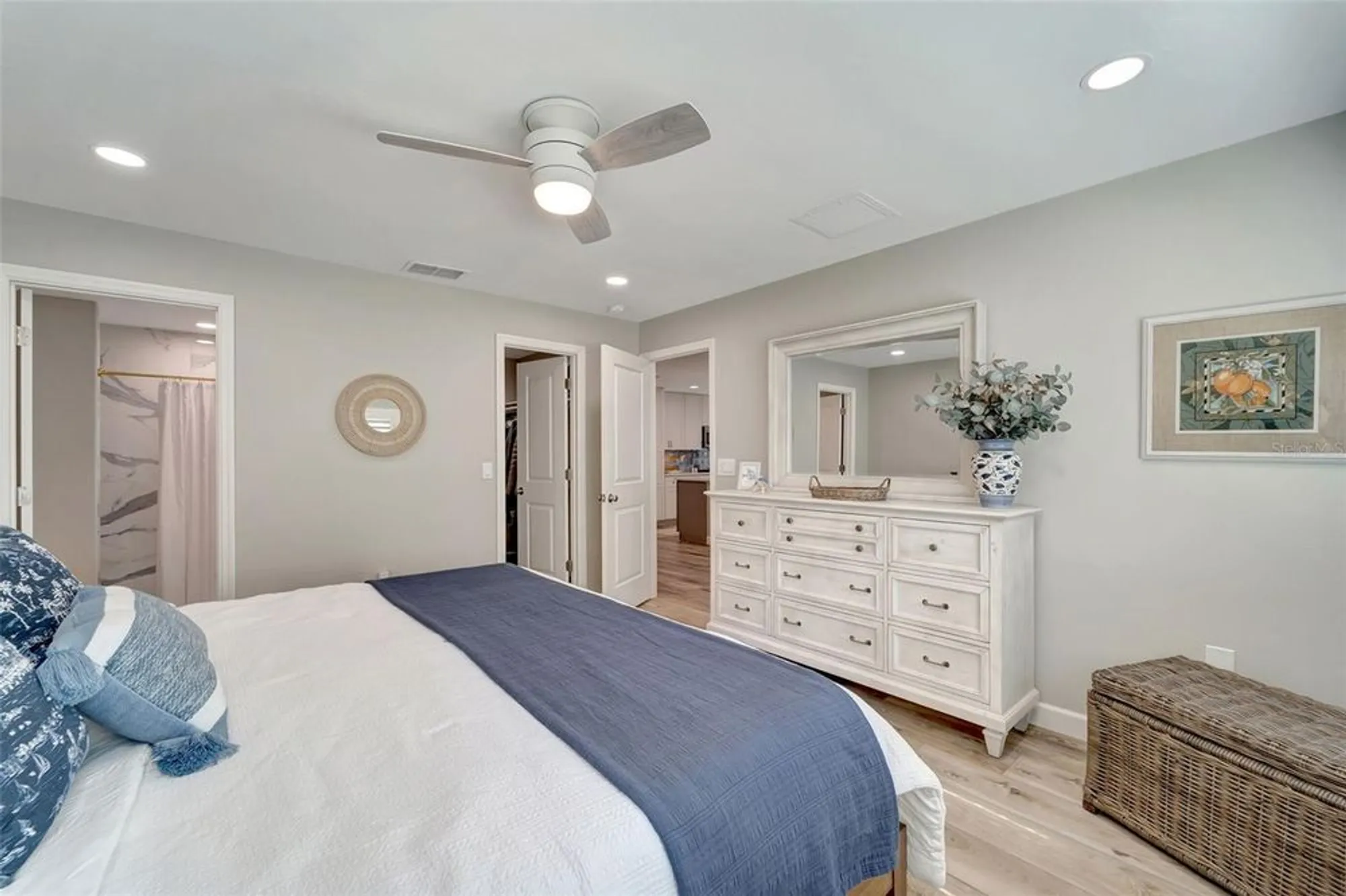 Property Slideshow image 18 of 36 | 3546 auburn ct 240, Sarasota, FL, 34231