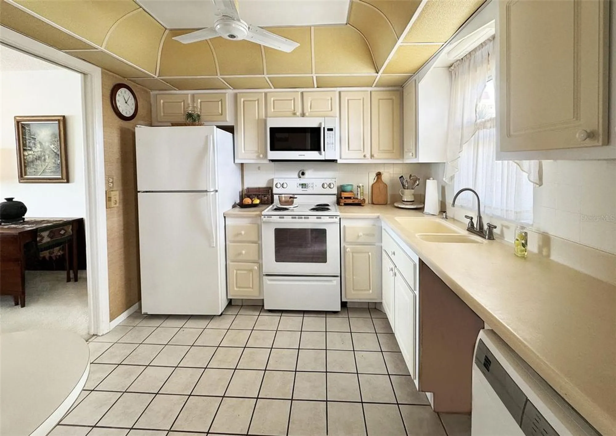 Property Slideshow image 9 of 46 | 4750 cove cir apt 502, St Petersburg, FL, 33708