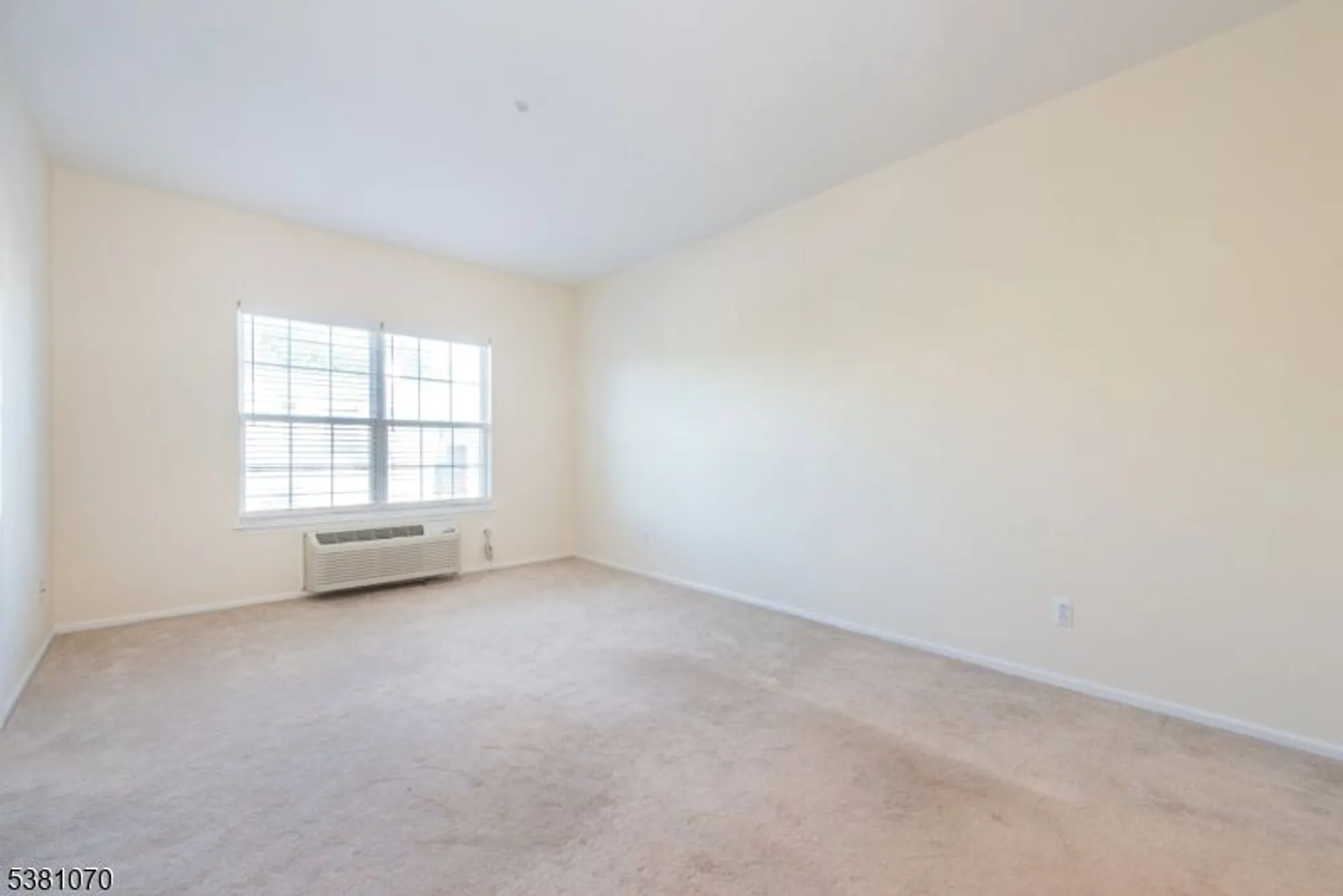 Property Slideshow image 4 of 32 | 2 richmond rd apt 210 210, West Milford, NJ, 07480