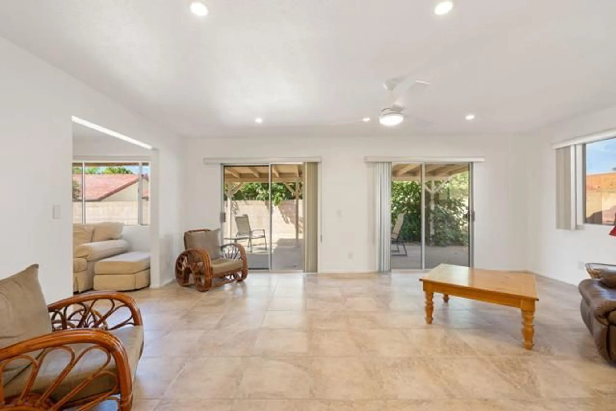 Property Slideshow image 26 of 41 | 2050 silver oak way, Hemet, CA, 92545