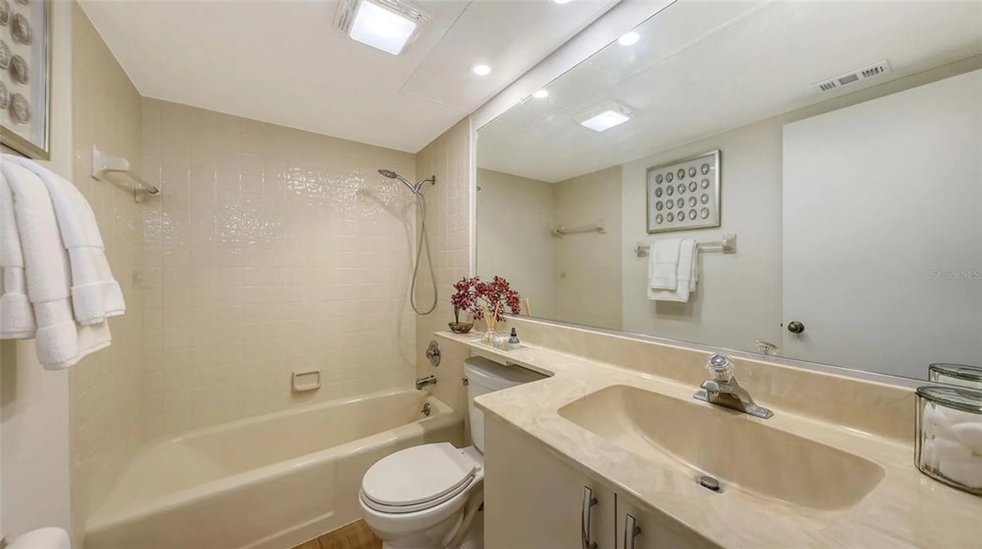 Property Slideshow image 26 of 39 | 5223 heron way # 104, Sarasota, FL, 34231