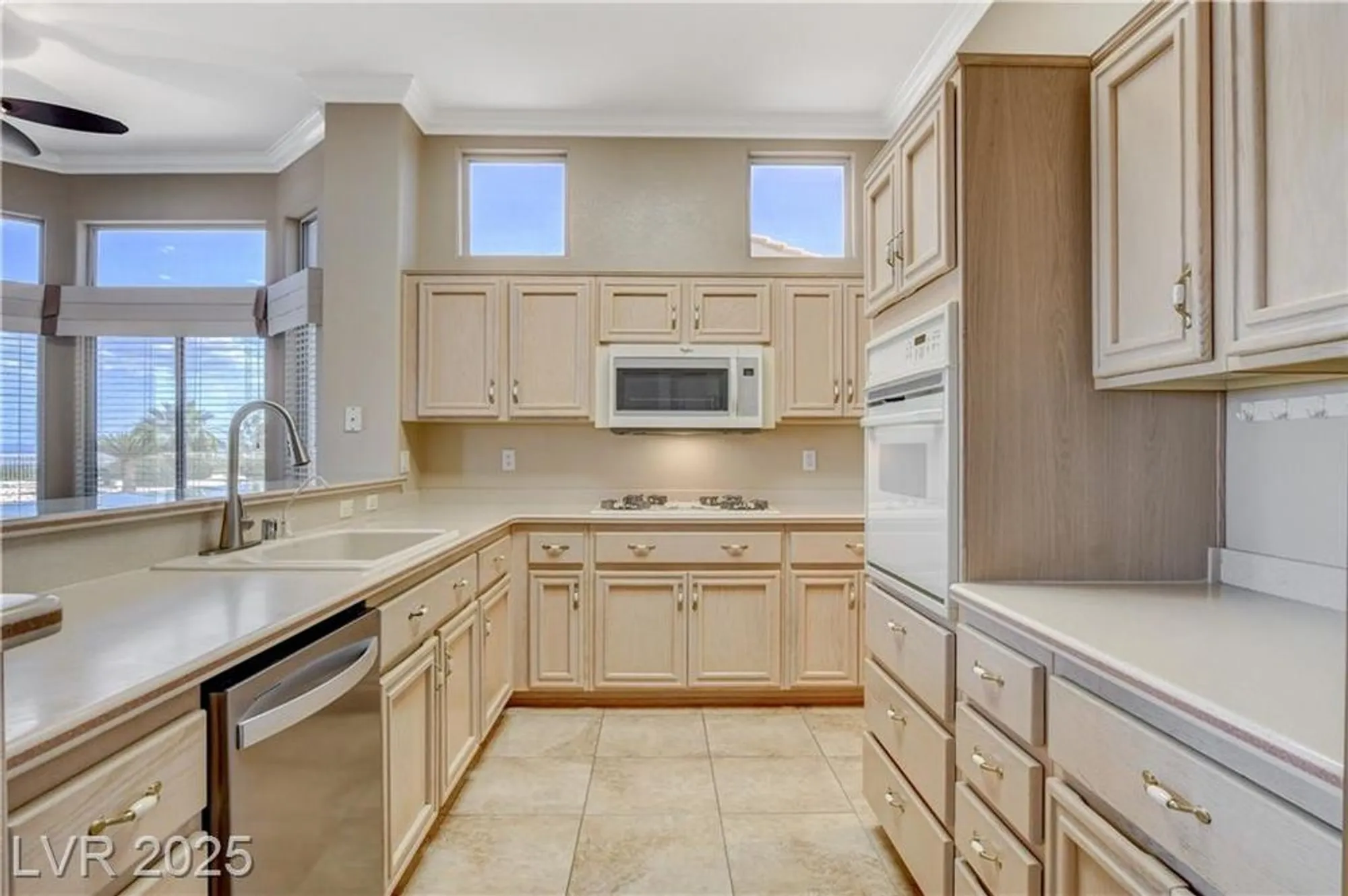 Property Slideshow image 23 of 74 | 1904 hot oak ridge st, Las Vegas, NV, 89134
