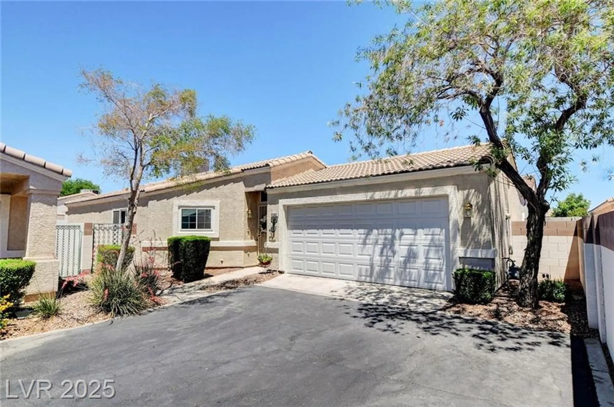 Property Slideshow image 3 of 56 | 5043 mascaro dr, Las Vegas, NV, 89122
