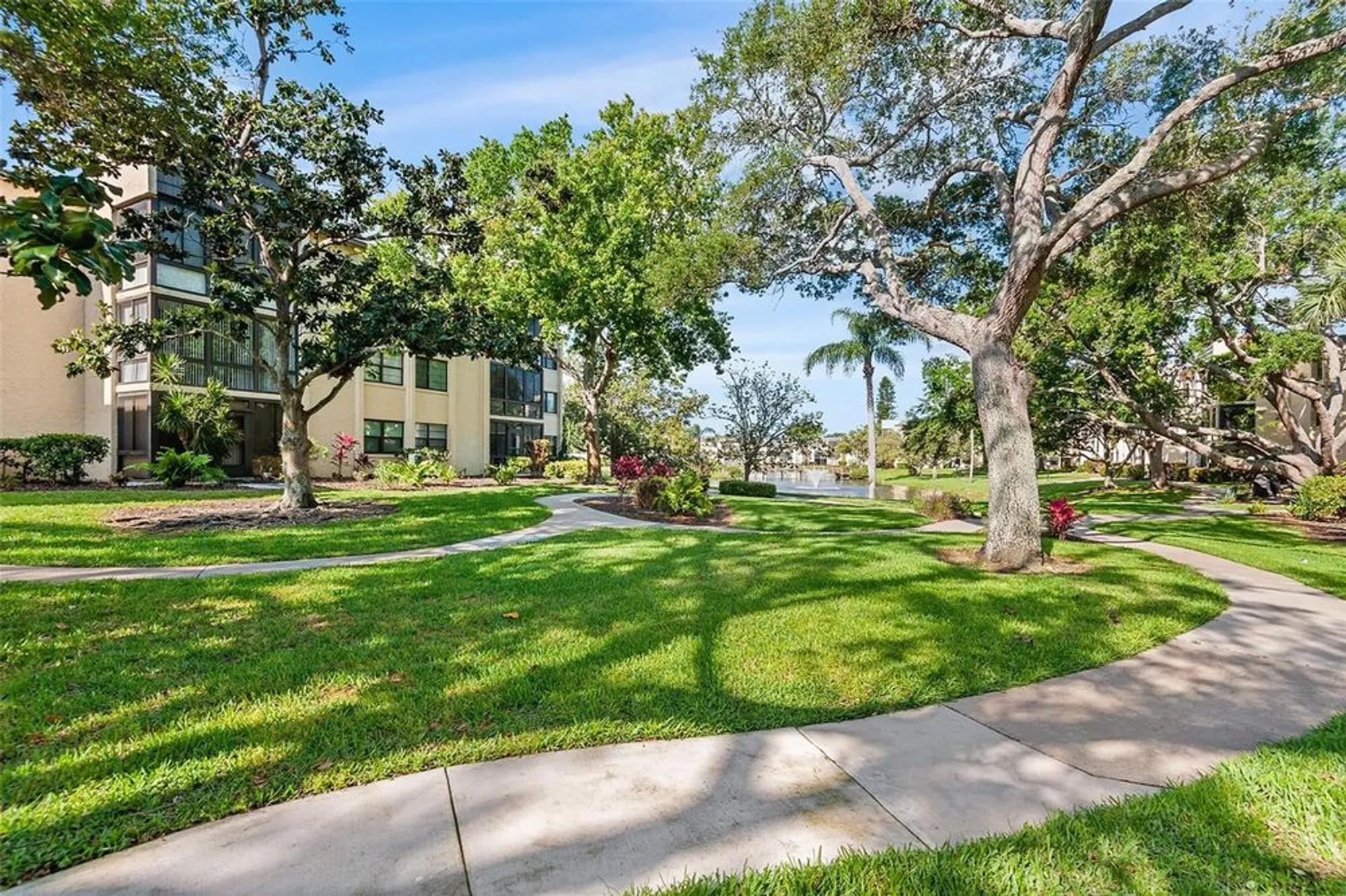 Property Slideshow image 6 of 37 | 14130 rosemary ln 1202, Largo, FL, 33774