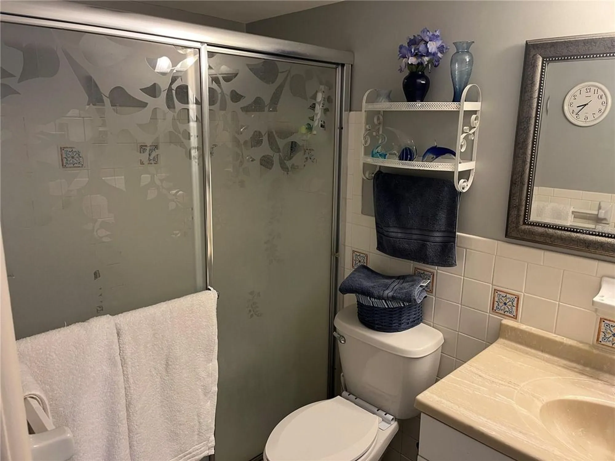 Property Slideshow image 9 of 41 | 2462 brazilia dr 22, Clearwater, FL, 33763