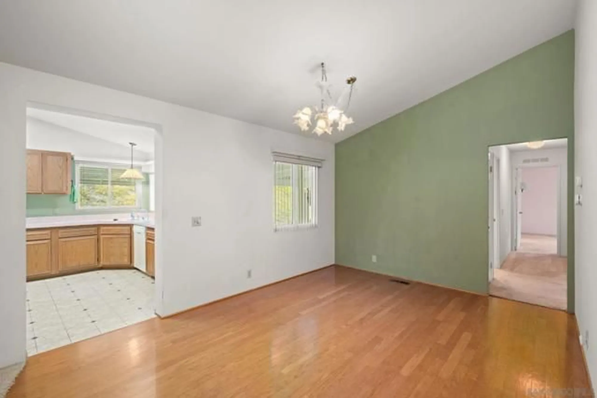 Property Slideshow image 22 of 37 | 4465 topaz ln, Oceanside, CA, 92056