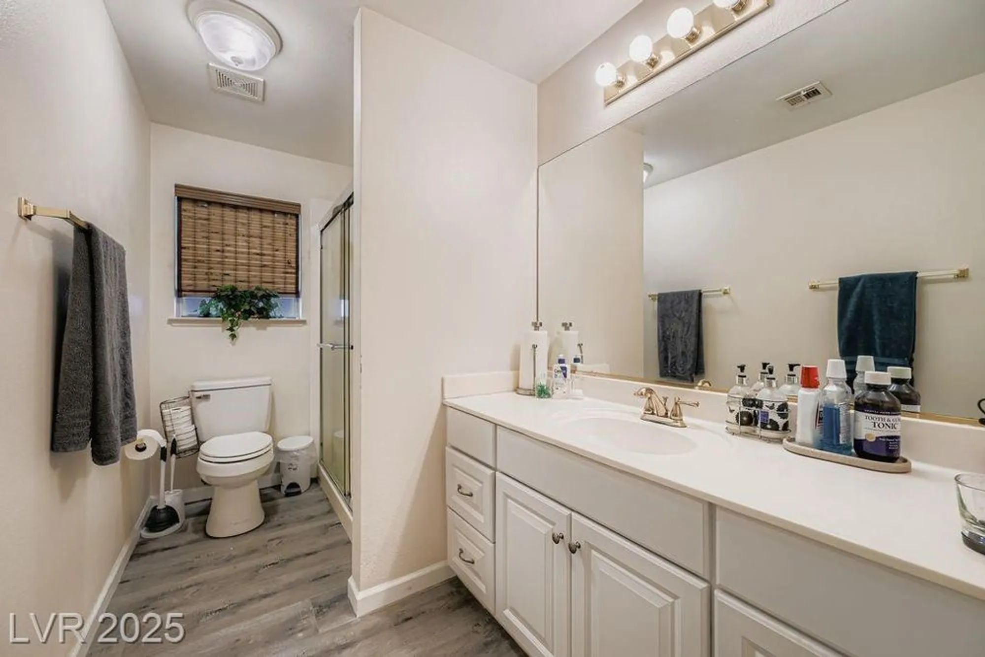 Property Slideshow image 21 of 28 | 5320 rim view ln, Las Vegas, NV, 89130