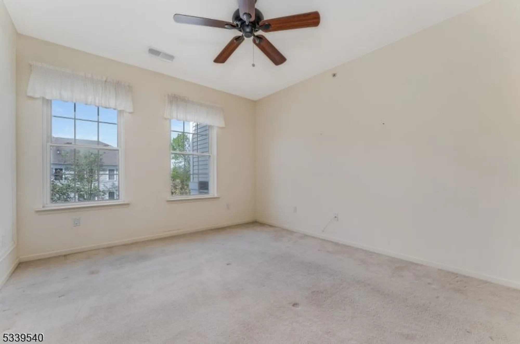 Property Slideshow image 8 of 48 | 6015 brookfield glen dr # 15, Belvidere, NJ, 07823