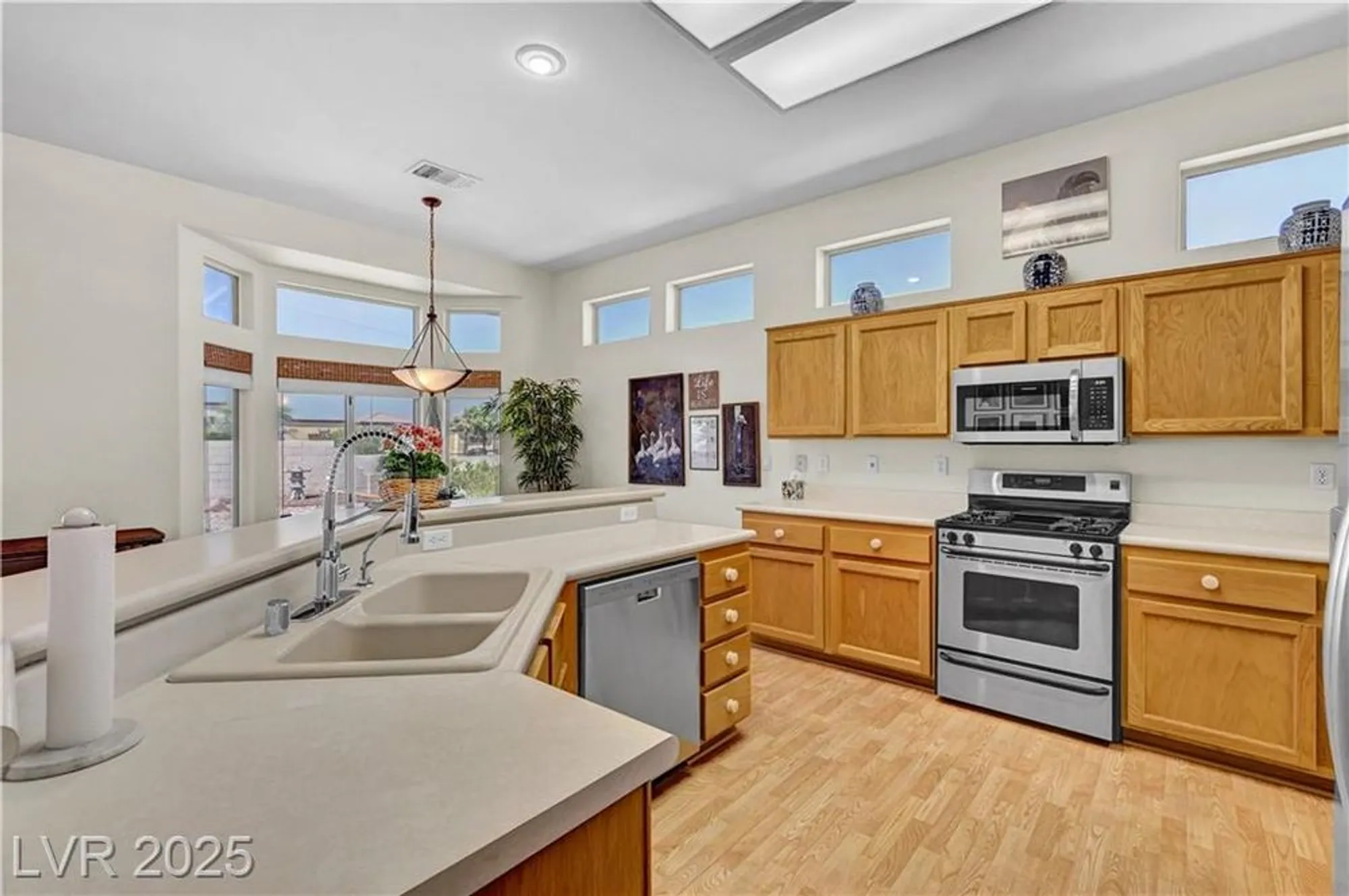 Property Slideshow image 24 of 78 | 10020 villa ridge dr, Las Vegas, NV, 89134