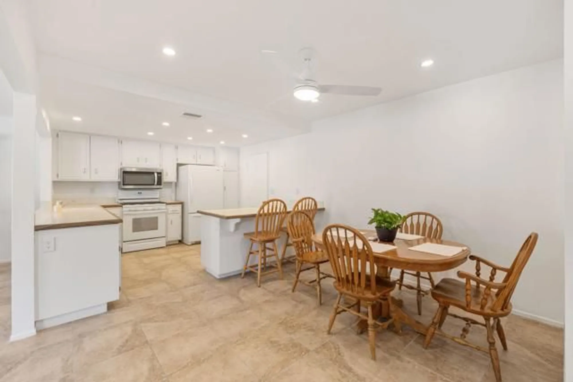 Property Slideshow image 10 of 40 | 2050 silver oak way, Hemet, CA, 92545