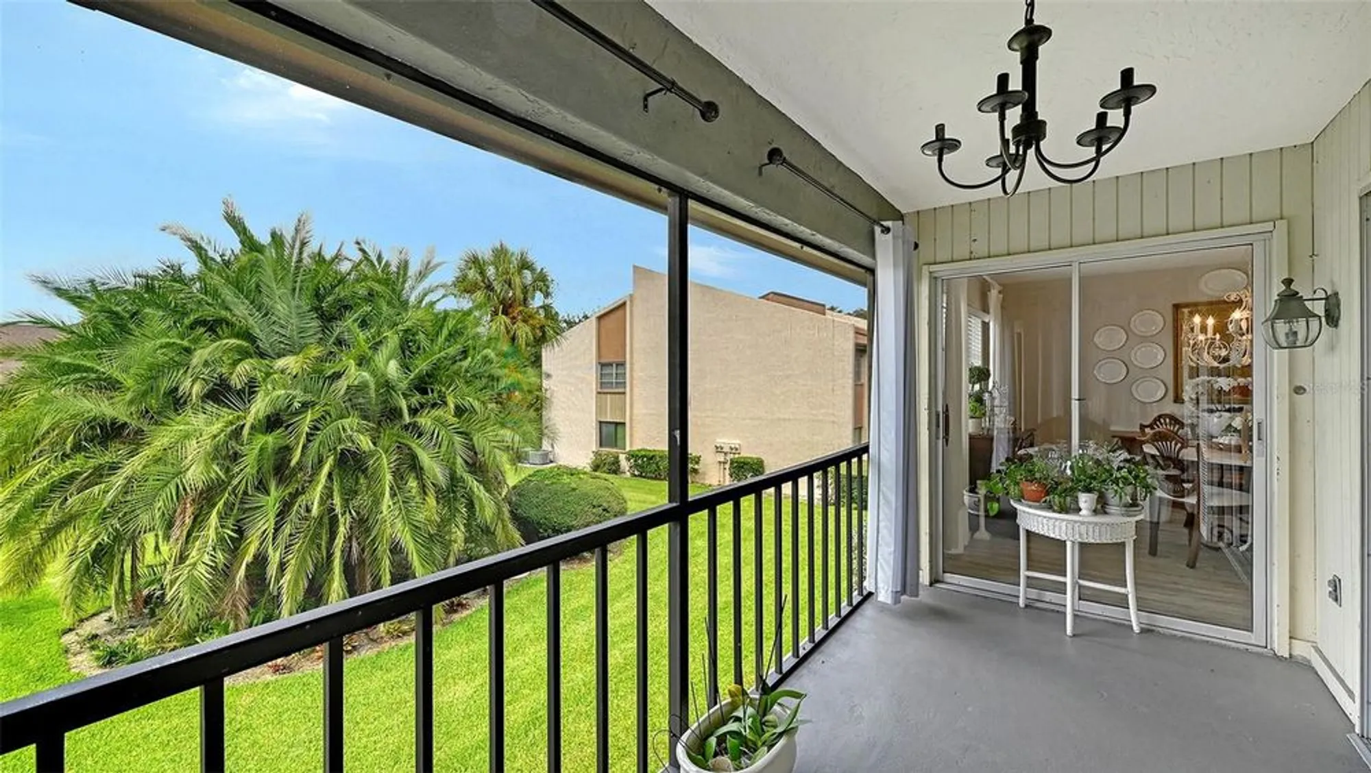 Property Slideshow image 6 of 30 | 2640 clubhouse dr 203, Sarasota, FL, 34232