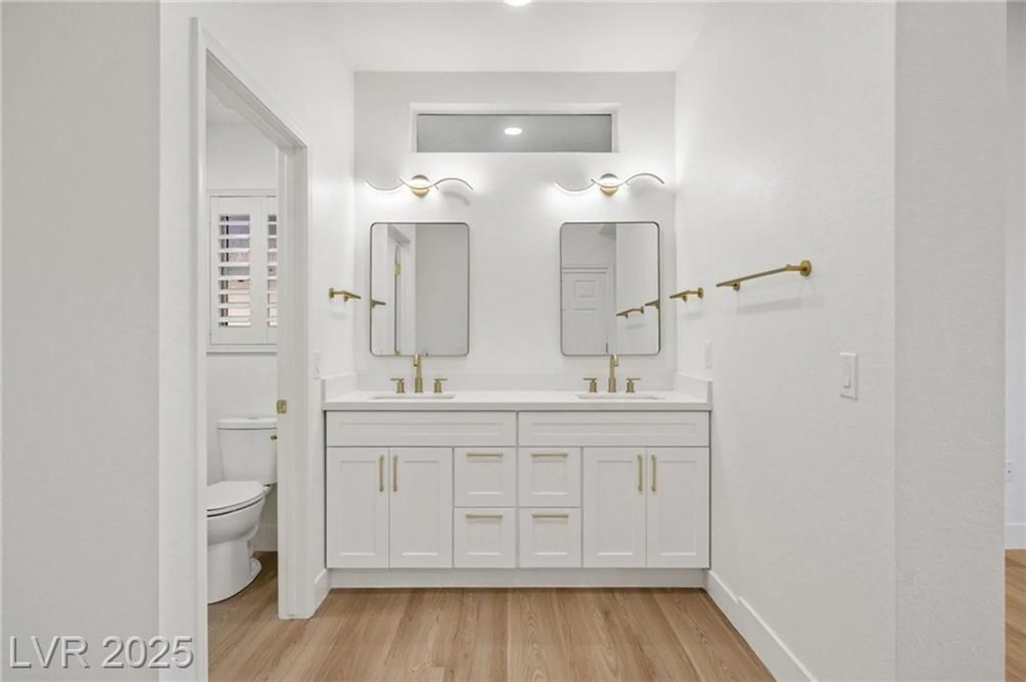 Property Slideshow image 28 of 44 | 2808 crown ridge dr, Las Vegas, NV, 89134