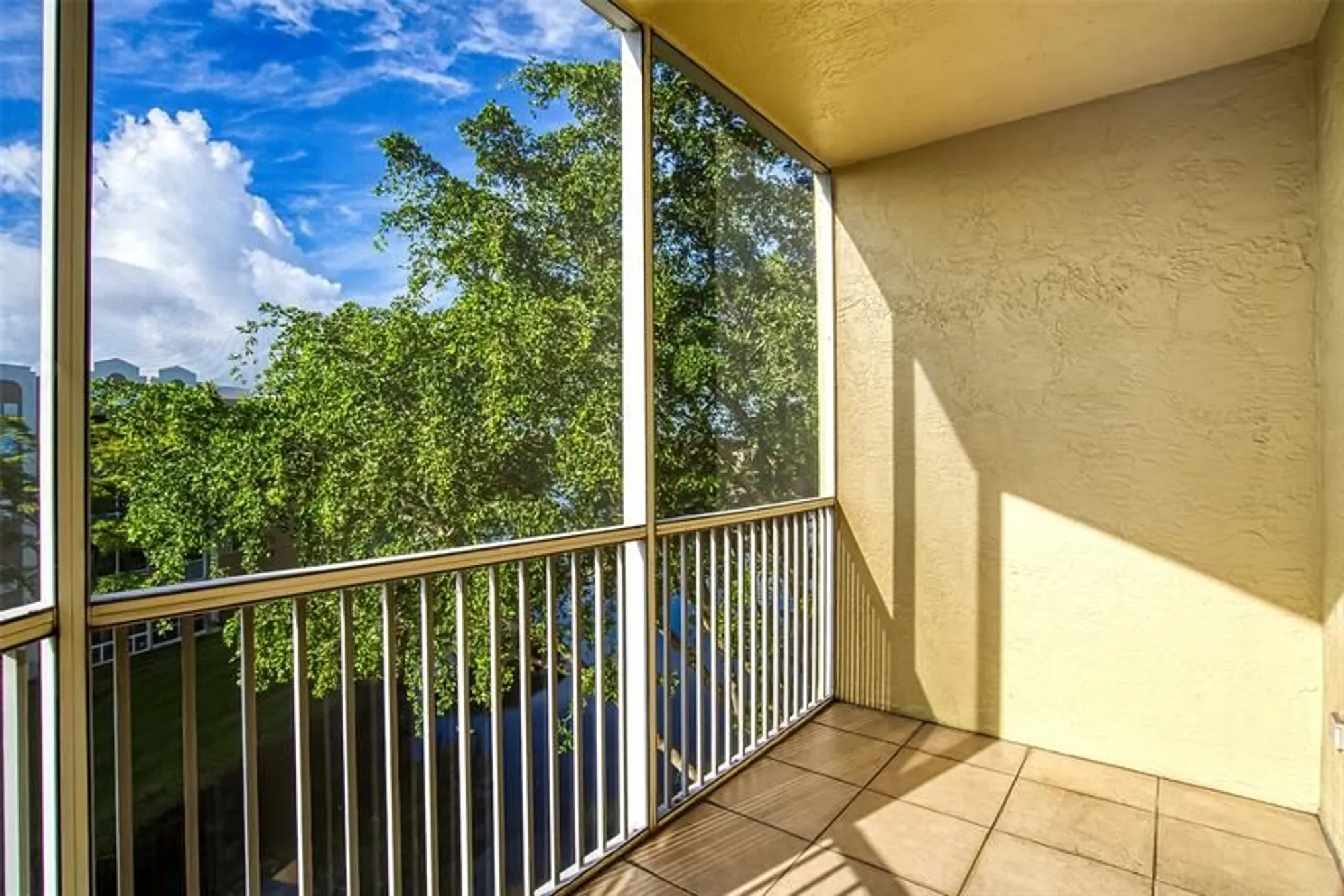 Property Slideshow image 21 of 37 | 7635 southampton ter 402, Tamarac, FL, 33321