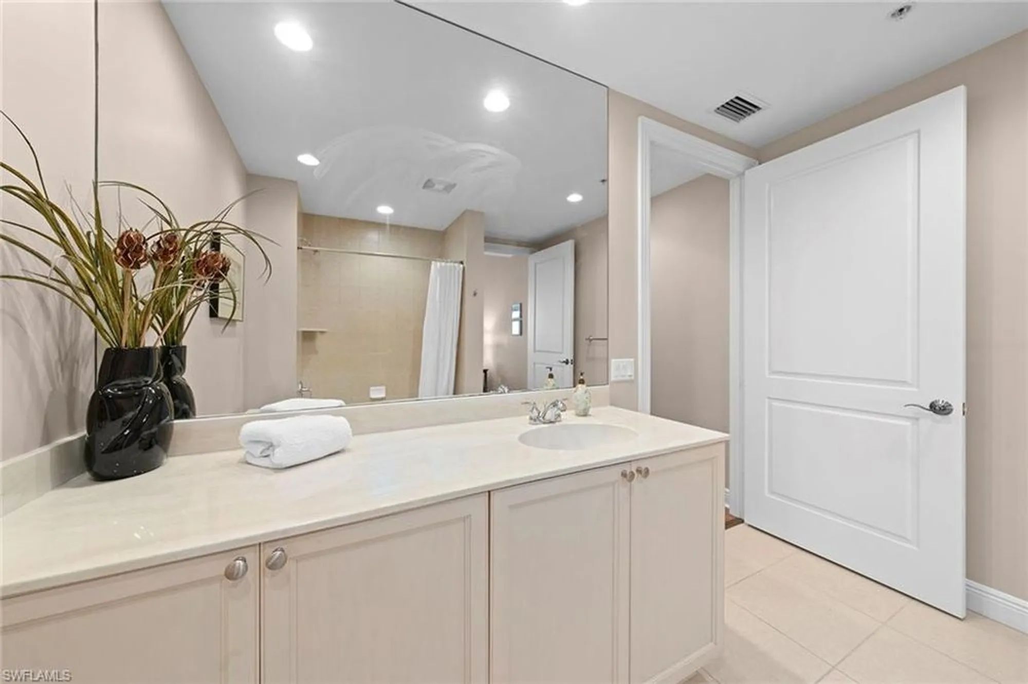 Property Slideshow image 24 of 50 | 24031 via castella dr 1302, Bonita Springs, FL, 34134