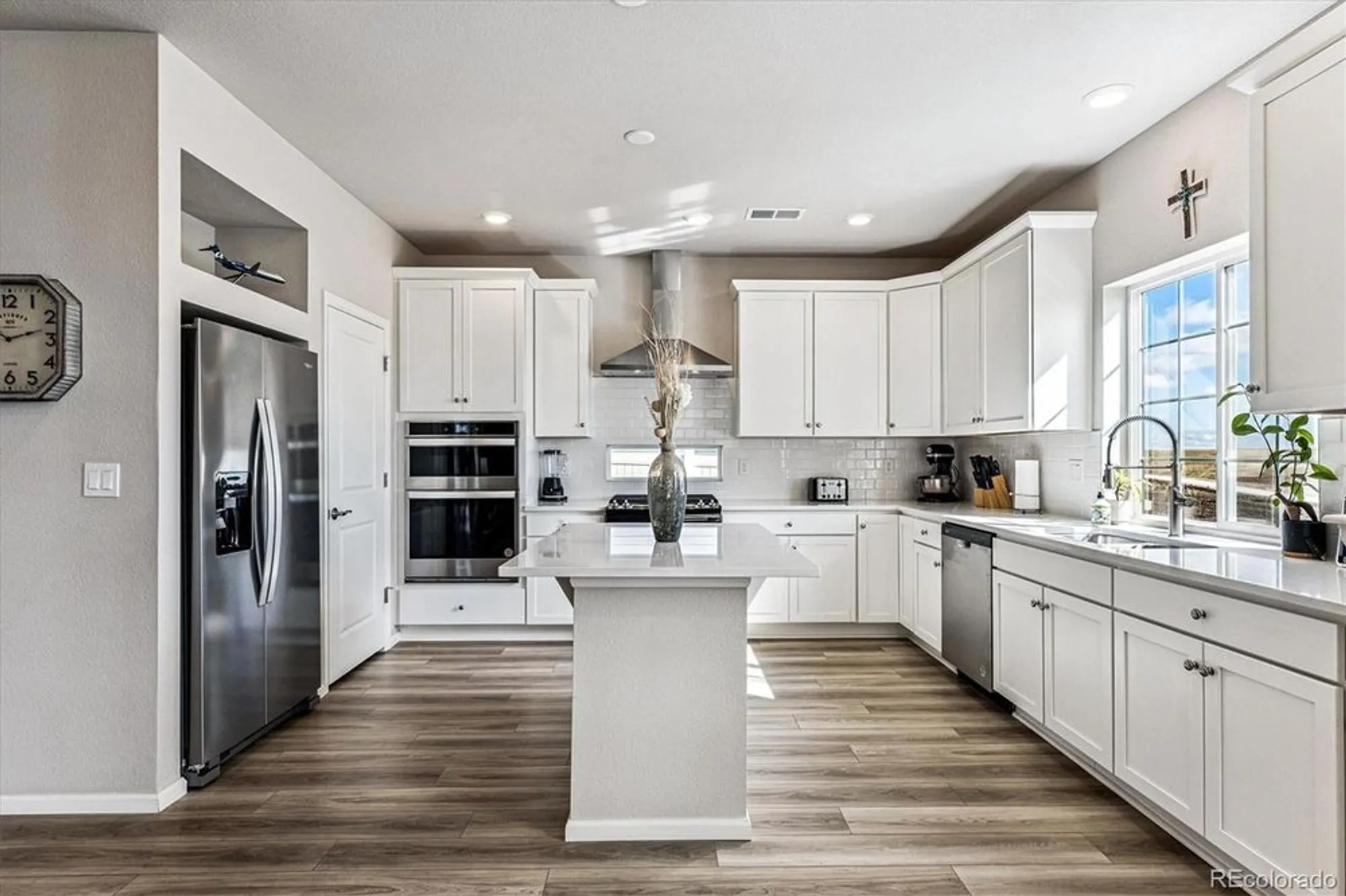 Property Slideshow image 9 of 28 | 5126 n quemoy ct, Aurora, CO, 80019