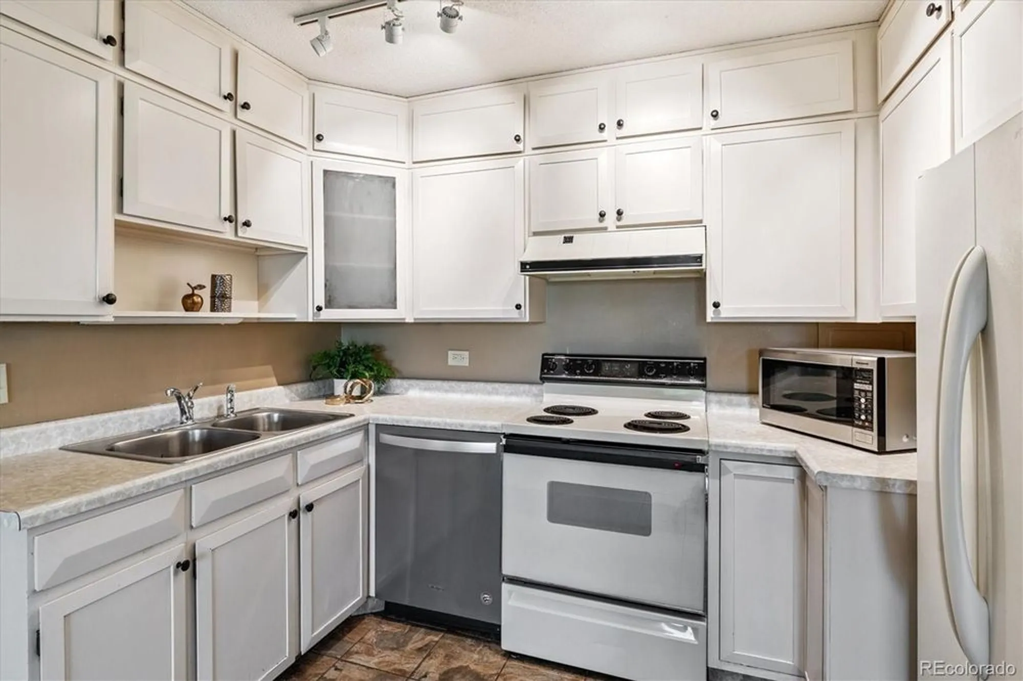 Property Slideshow image 10 of 50 | 9180 e center ave 4c, Denver, CO, 80247