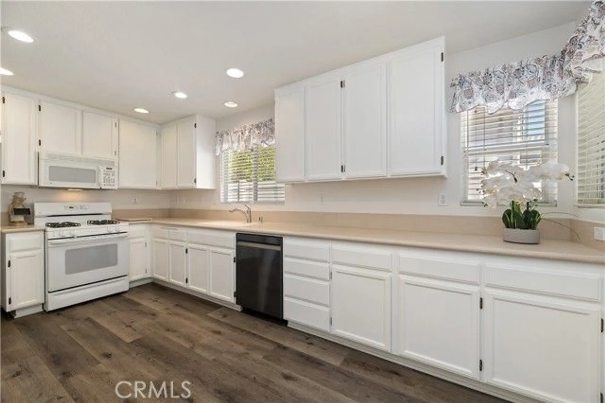 Property Slideshow image 15 of 61 | 40725 corte albara, Murrieta, CA, 92562
