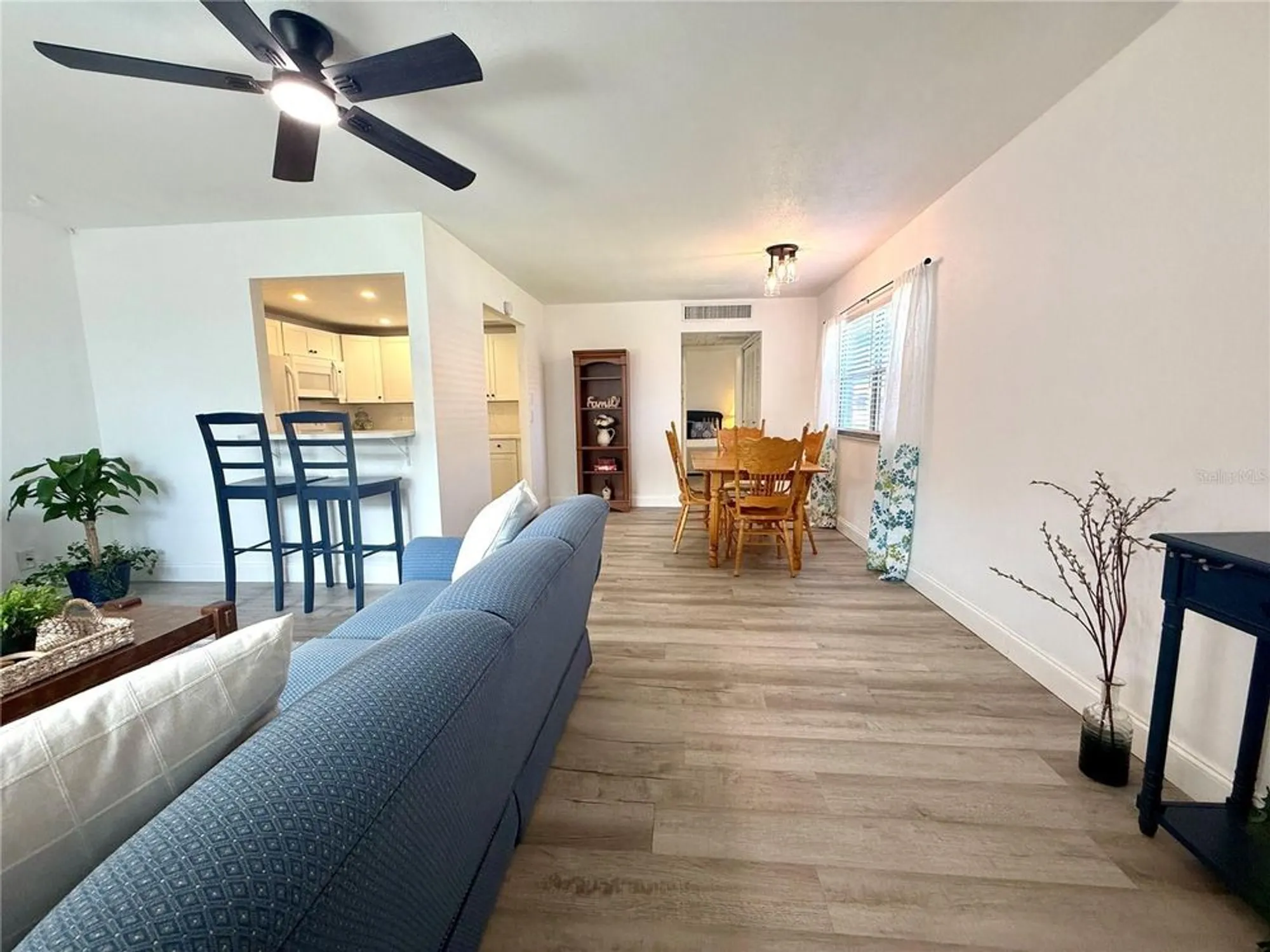 Property Slideshow image 4 of 23 | 1802 bedford ln 7, Sun City Center, FL, 33573
