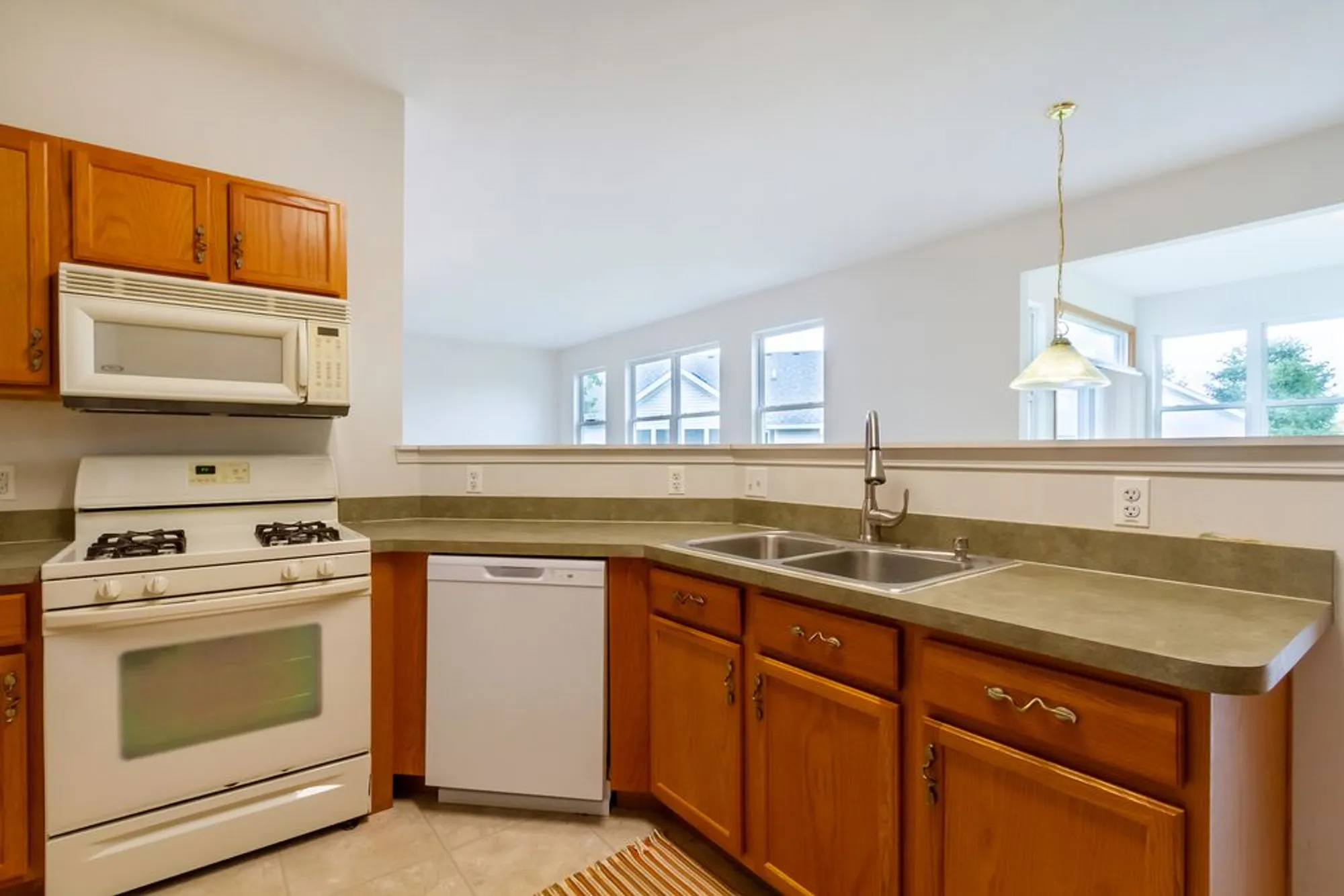 Property Slideshow image 7 of 28 | 1508 w ludington cir, Romeoville, IL, 60446
