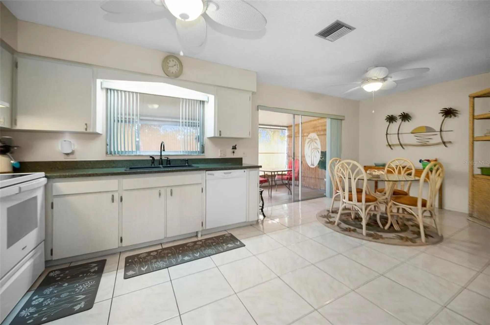 Property Slideshow image 10 of 50 | 1055 loch haven dr, Dunedin, FL, 34698
