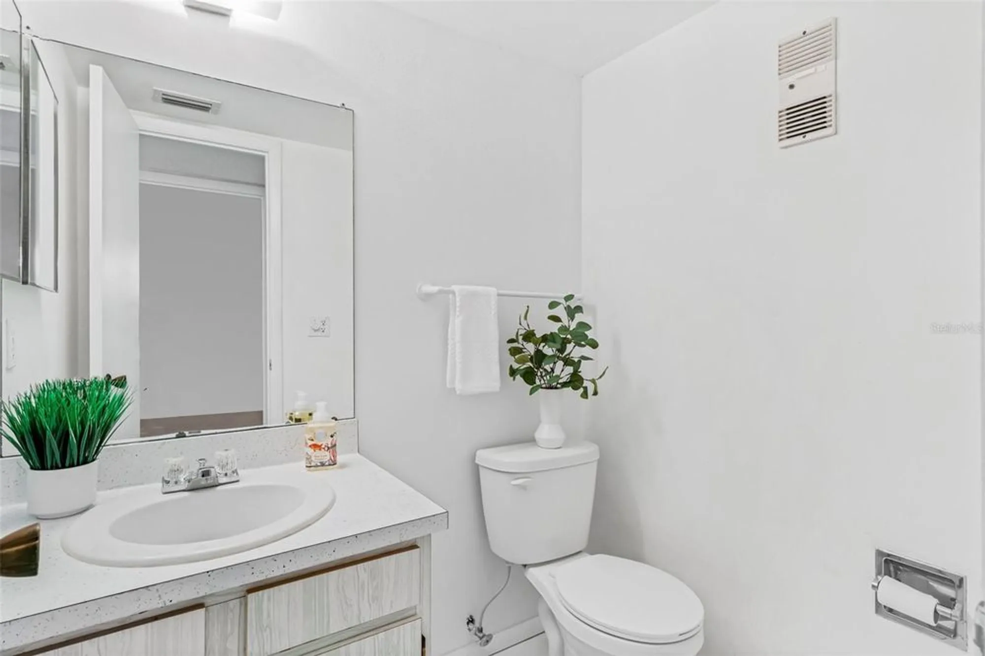 Property Slideshow image 32 of 40 | 14130 rosemary ln apt 5114, Largo, FL, 33774