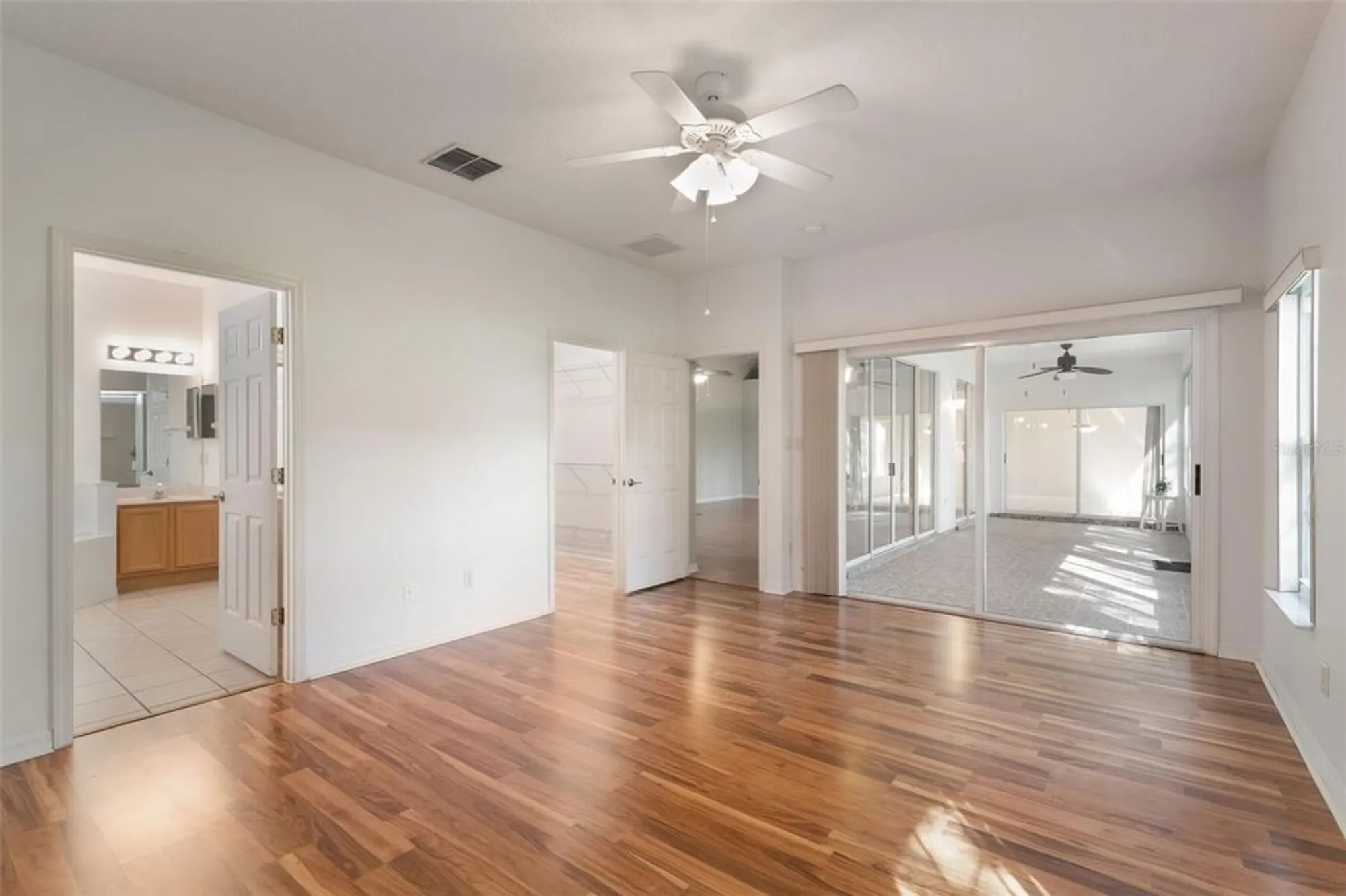 Property Slideshow image 16 of 61 | 24502 parlange ct, Leesburg, FL, 34748