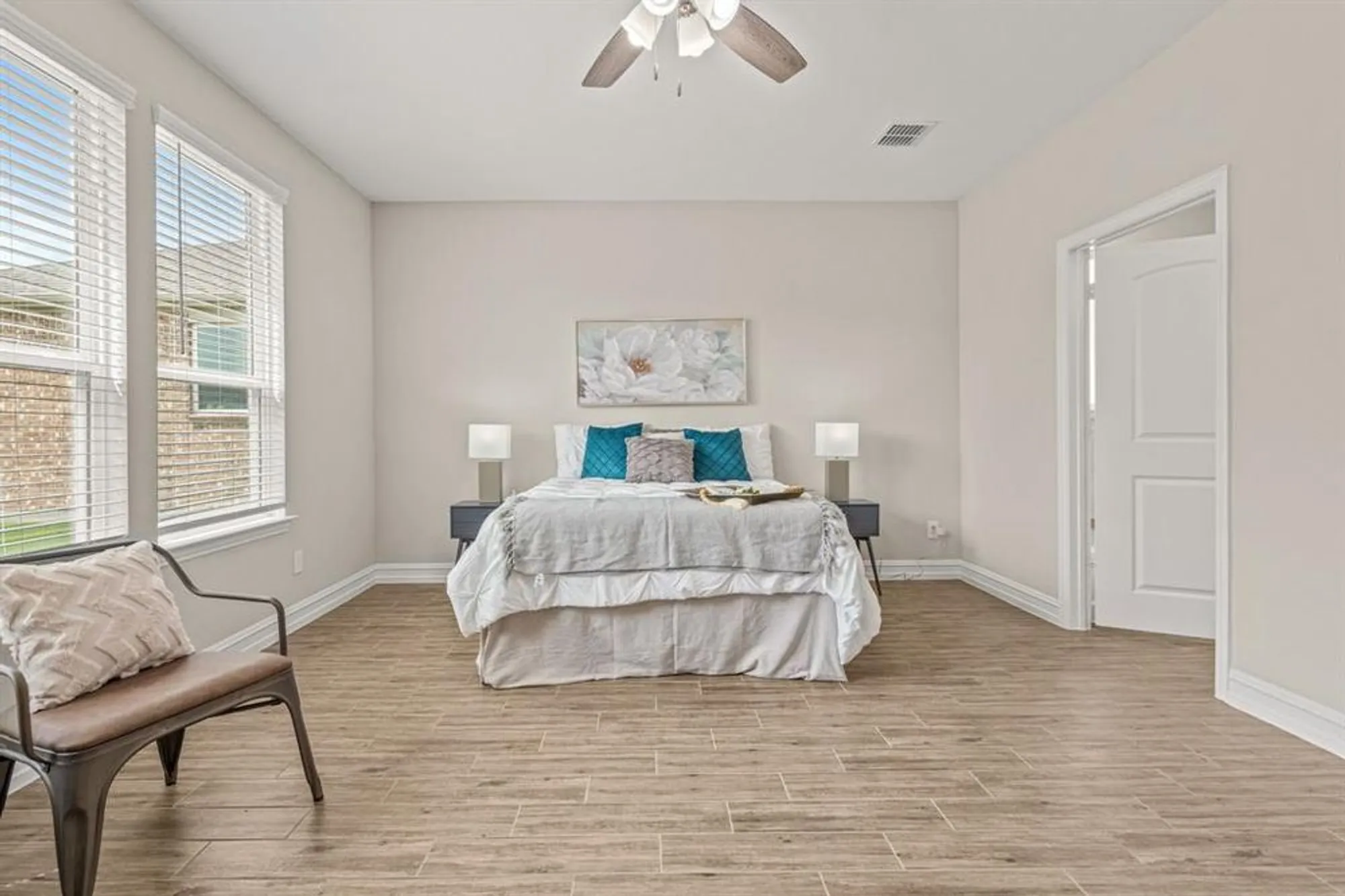 Property Slideshow image 3 of 40 | 712 freedom ln, Aubrey, TX, 76227