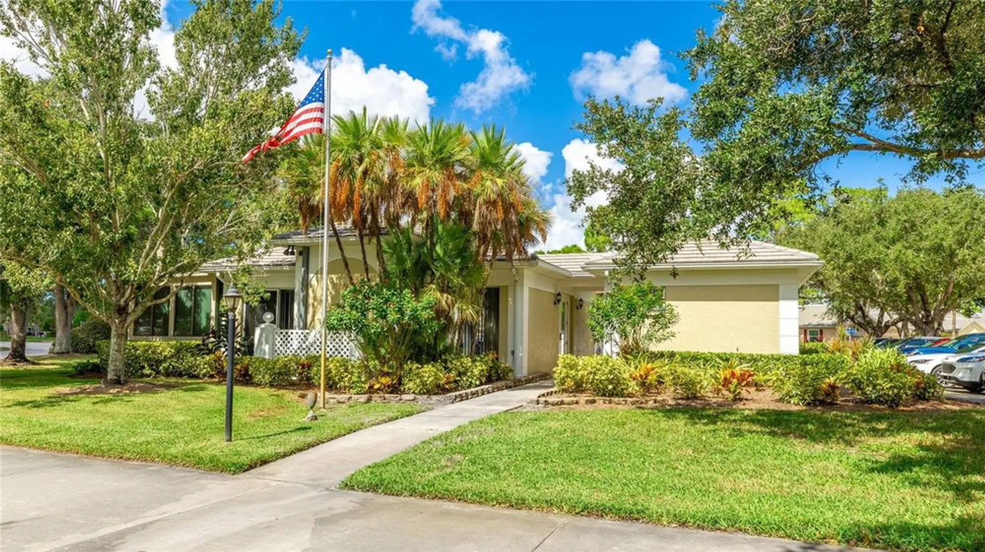 Property Slideshow image 31 of 51 | 875 chalmers dr 11, Venice, FL, 34293