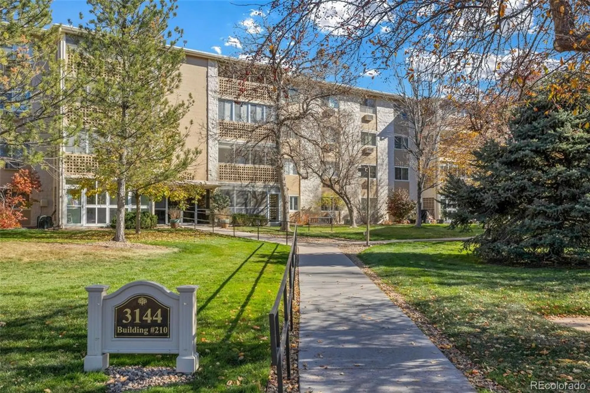 Property Slideshow image 17 of 31 | 3144 s wheeling way apt 301, Aurora, CO, 80014
