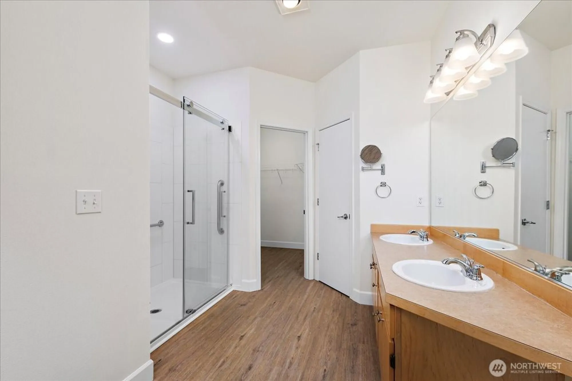 Property Slideshow image 16 of 32 | 13720 231st ln, Redmond, WA, 98053