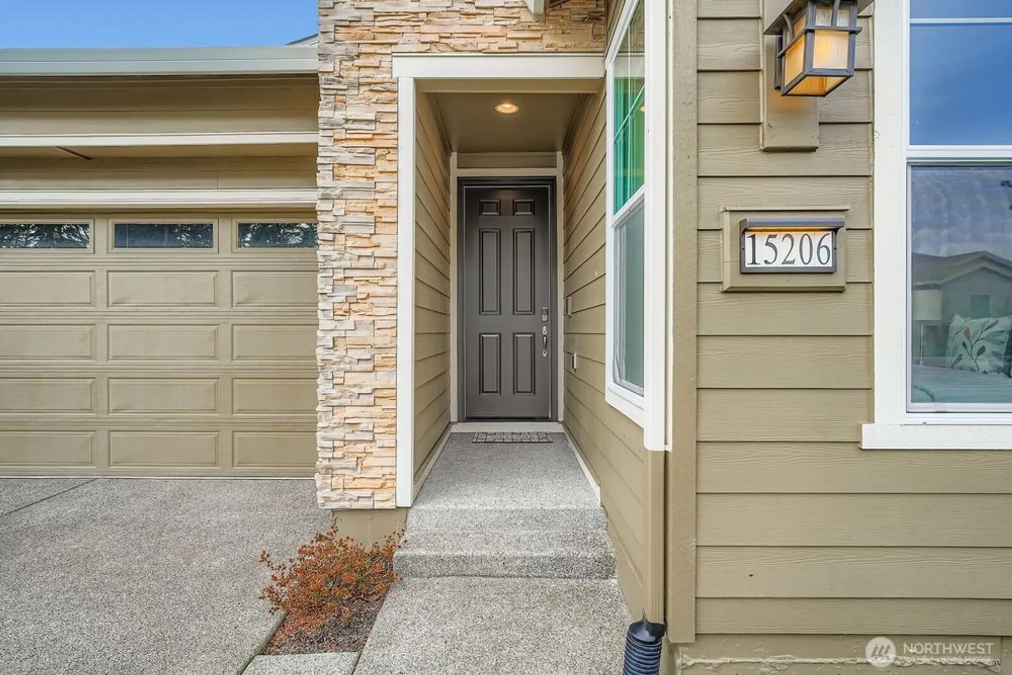 Property Slideshow image 3 of 30 | 15206 183rd ave e unit e, Bonney Lake, WA, 98391