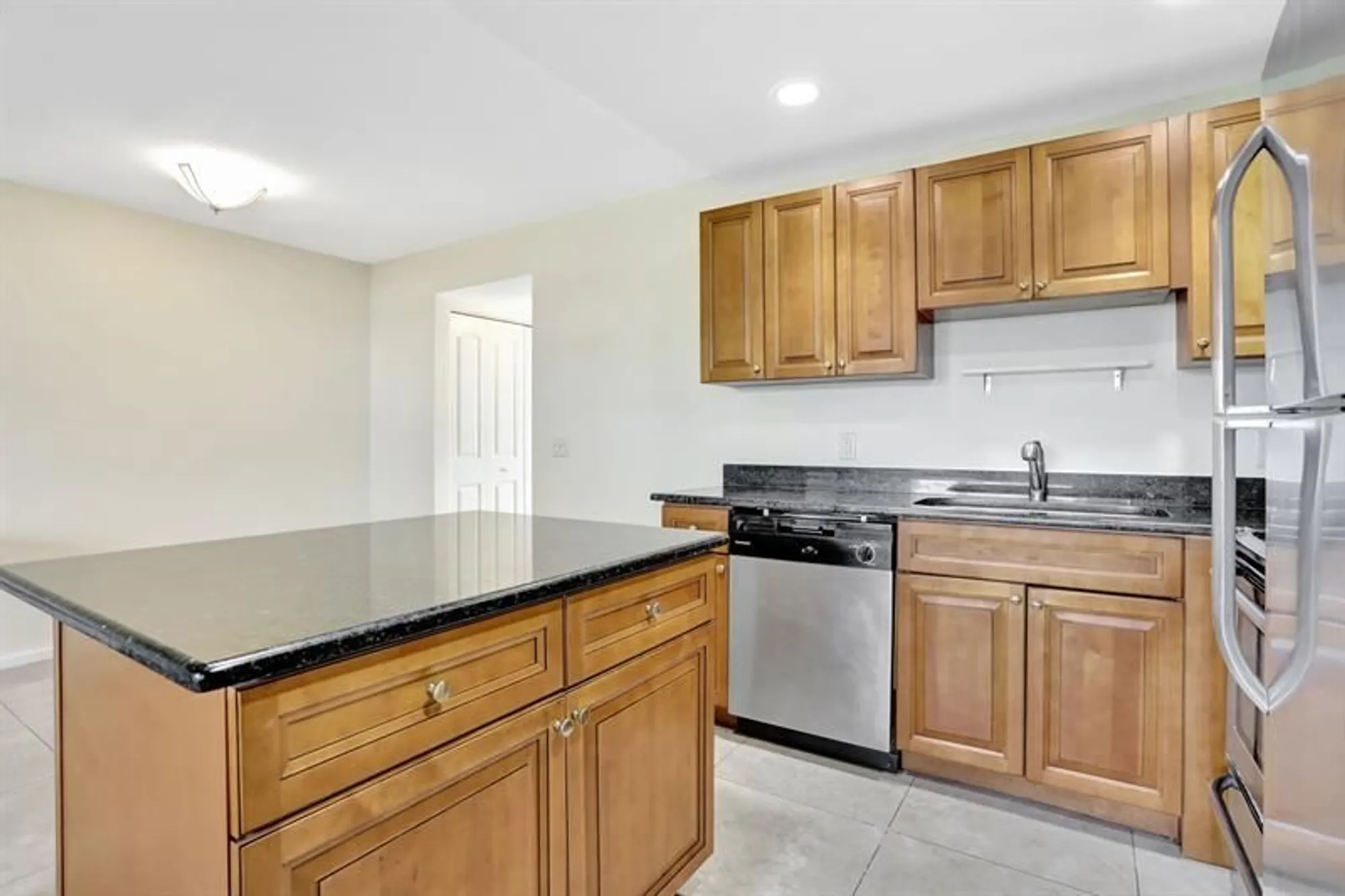 Property Slideshow image 7 of 38 | 275 markham m # 275, Deerfield Beach, FL, 33442