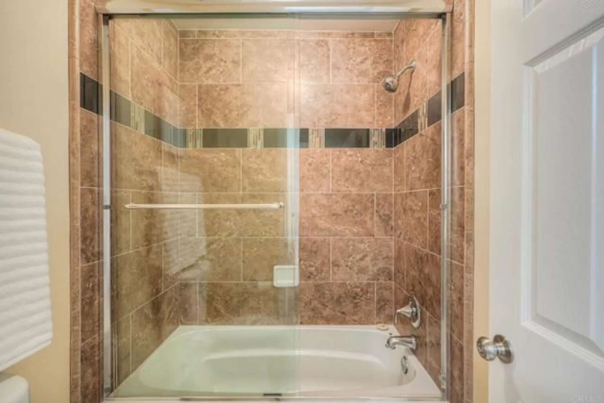 Property Slideshow image 17 of 28 | 220 s shorehang ln, Encinitas, CA, 92024