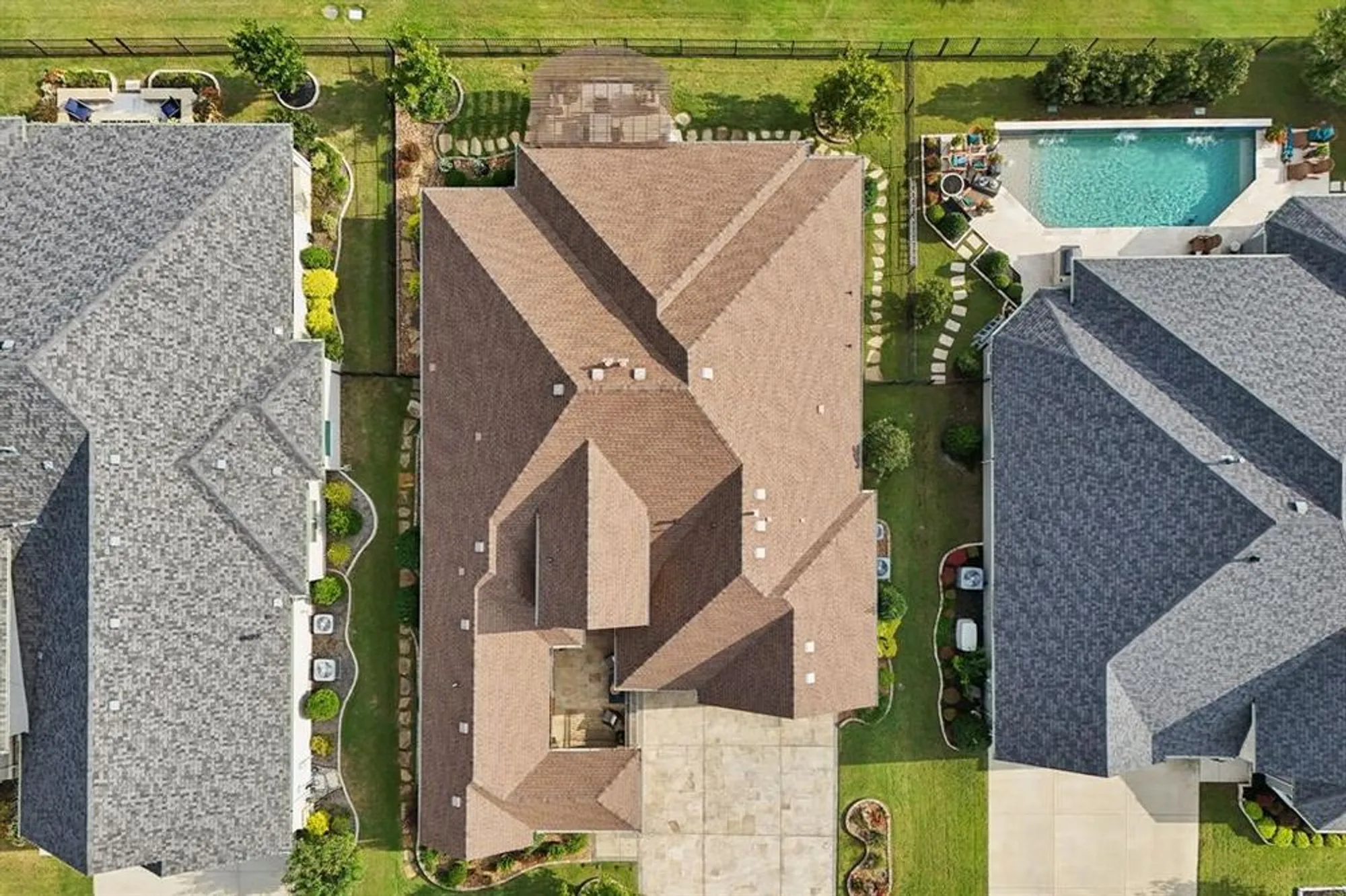 Property Slideshow image 32 of 38 | 12225 grosbeak dr, Denton, TX, 76207