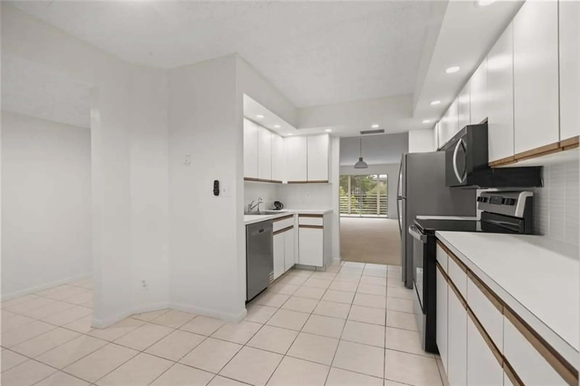 Property Slideshow image 10 of 29 | 1801 eleuthera pt j3, Coconut Creek, FL, 33066